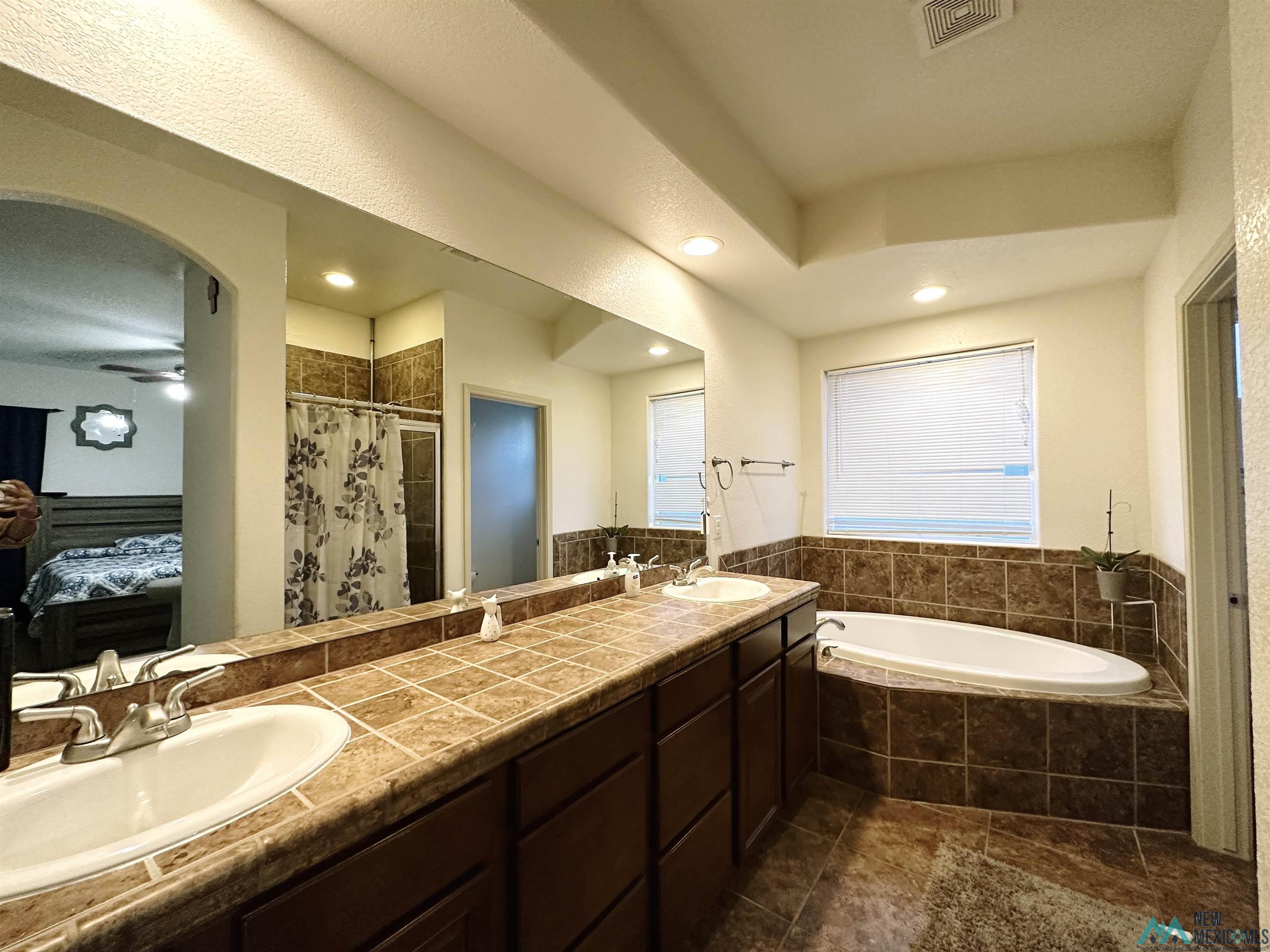 37 W Acoma Ct Court