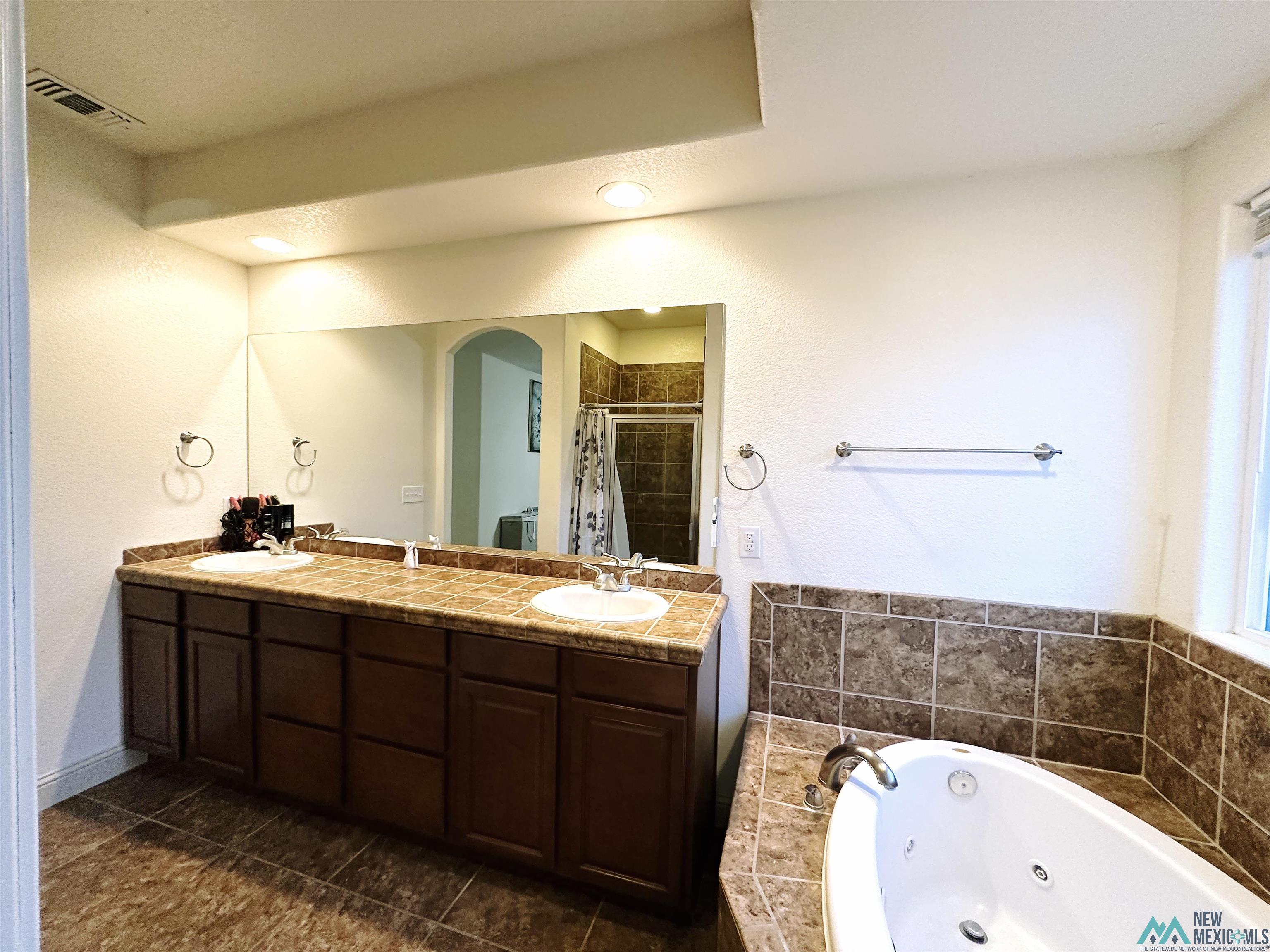 37 W Acoma Ct Court