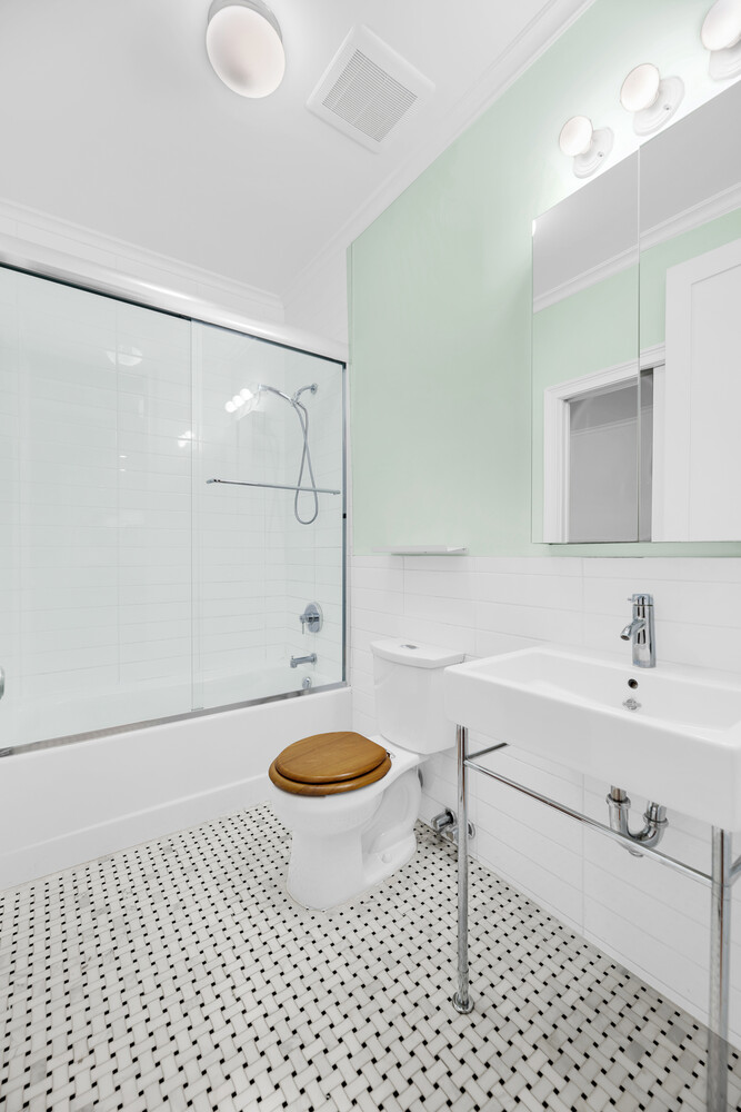 24-75 38TH Street D7/D8