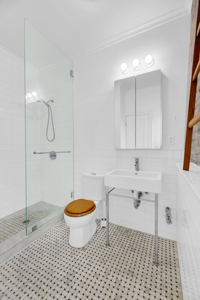 24-75 38TH Street D7/D8