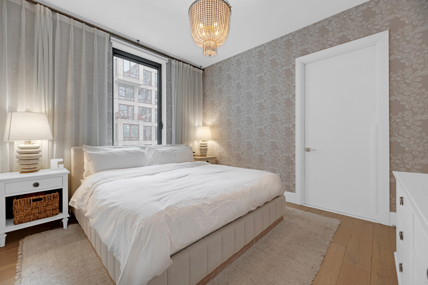 22-18 JACKSON Avenue 608