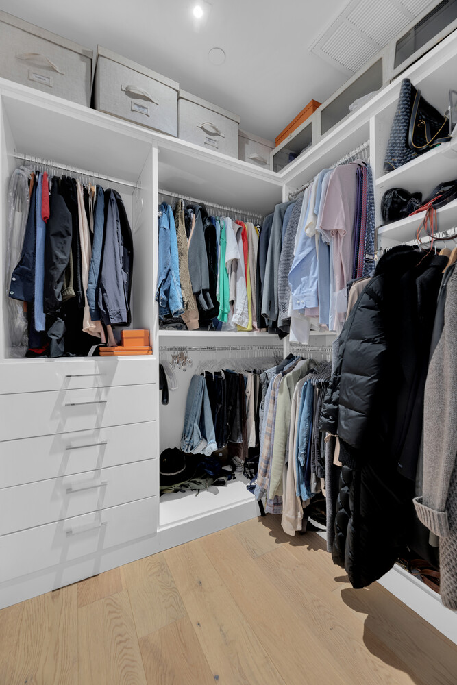 22-18 JACKSON Avenue 608