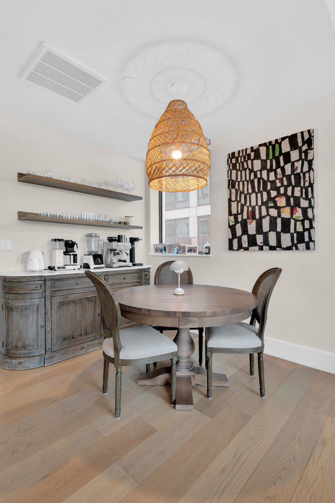 22-18 JACKSON Avenue 608