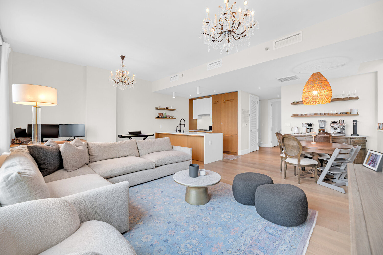 22-18 JACKSON Avenue 608