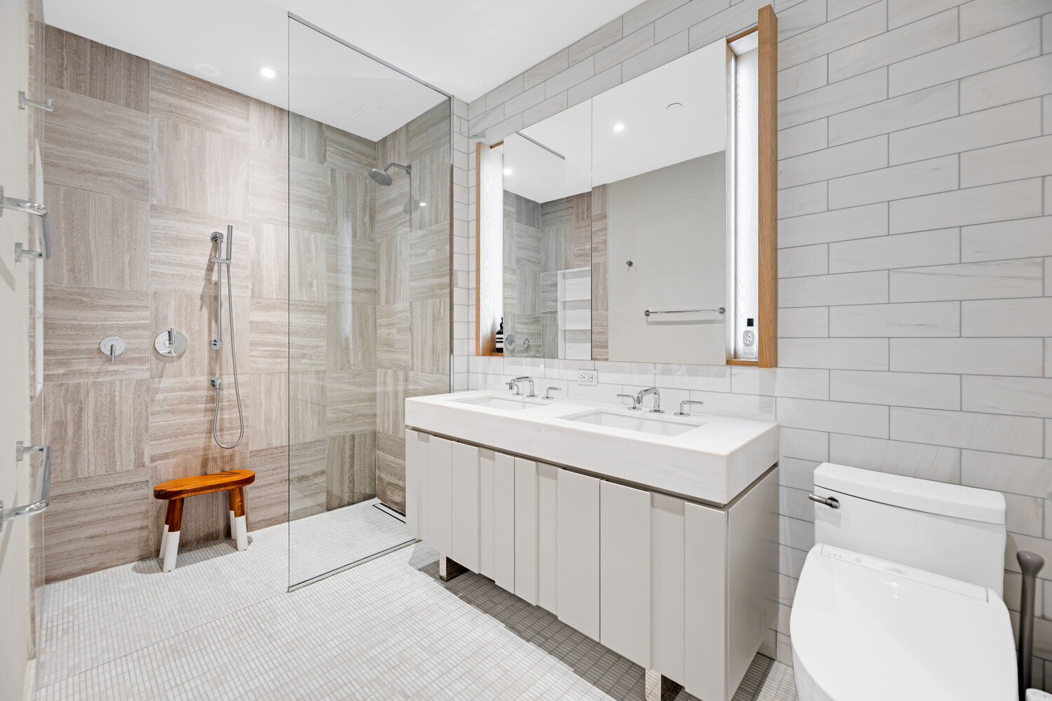 22-18 JACKSON Avenue 608