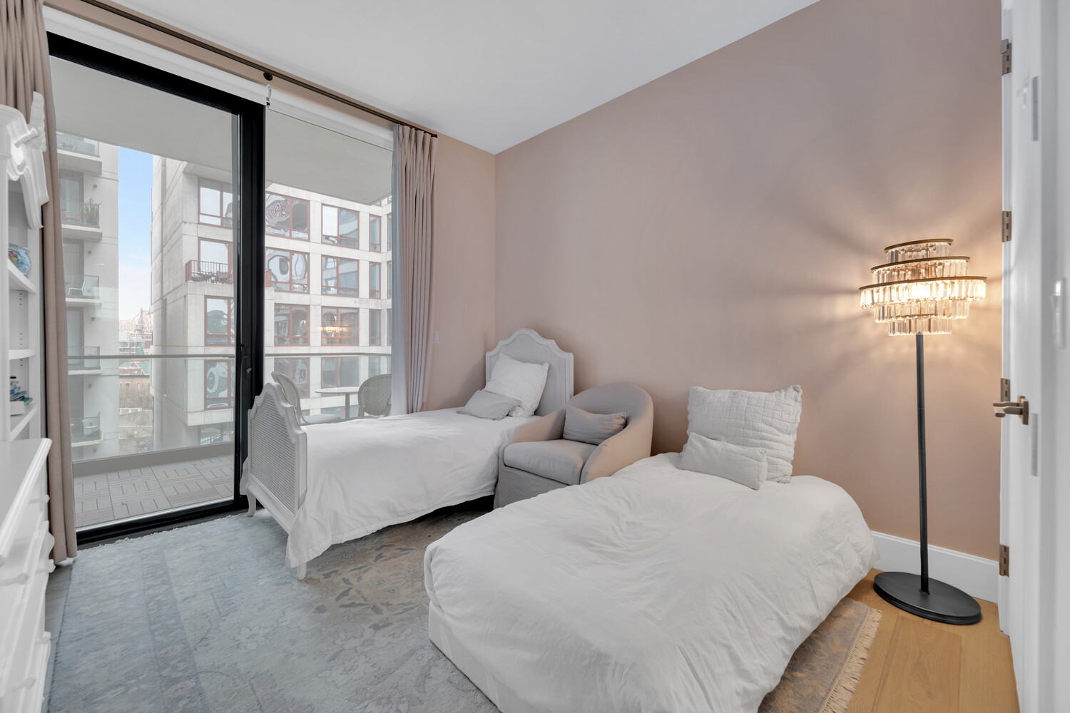 22-18 JACKSON Avenue 608