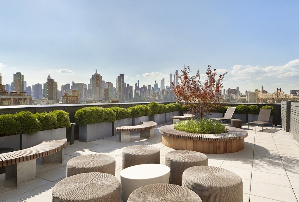 22-18 JACKSON Avenue 608