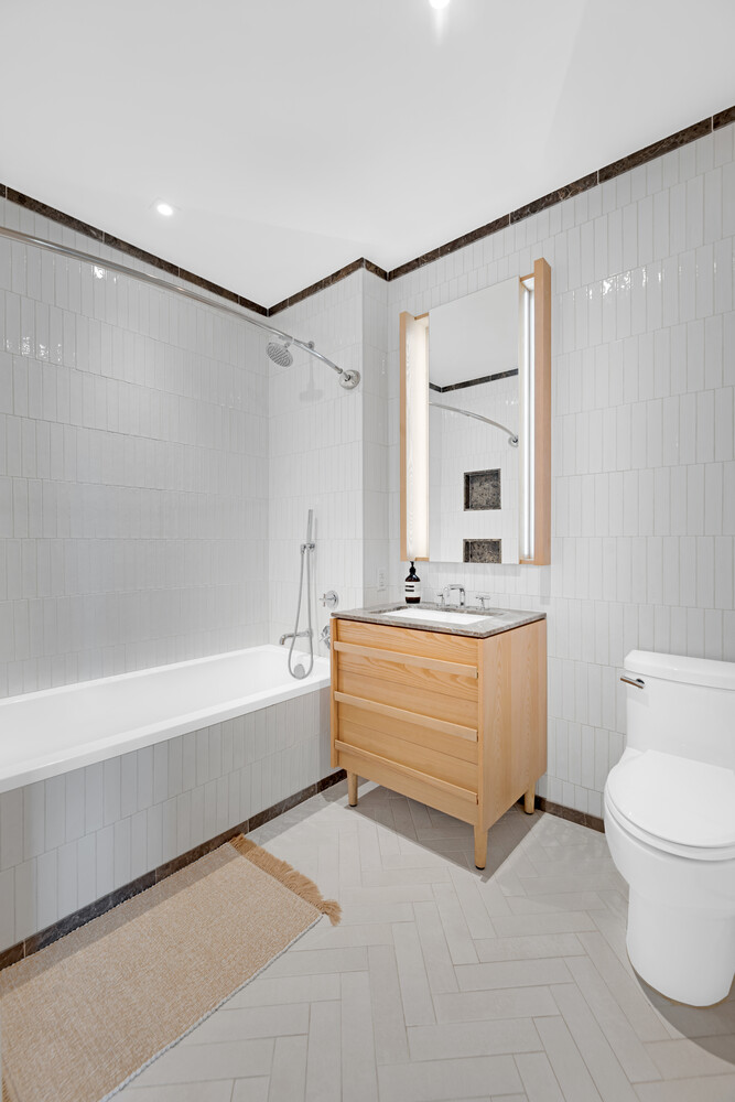 22-18 JACKSON Avenue 608