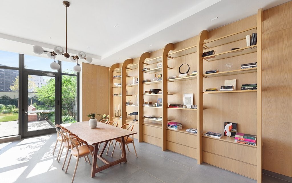 22-18 JACKSON Avenue 608