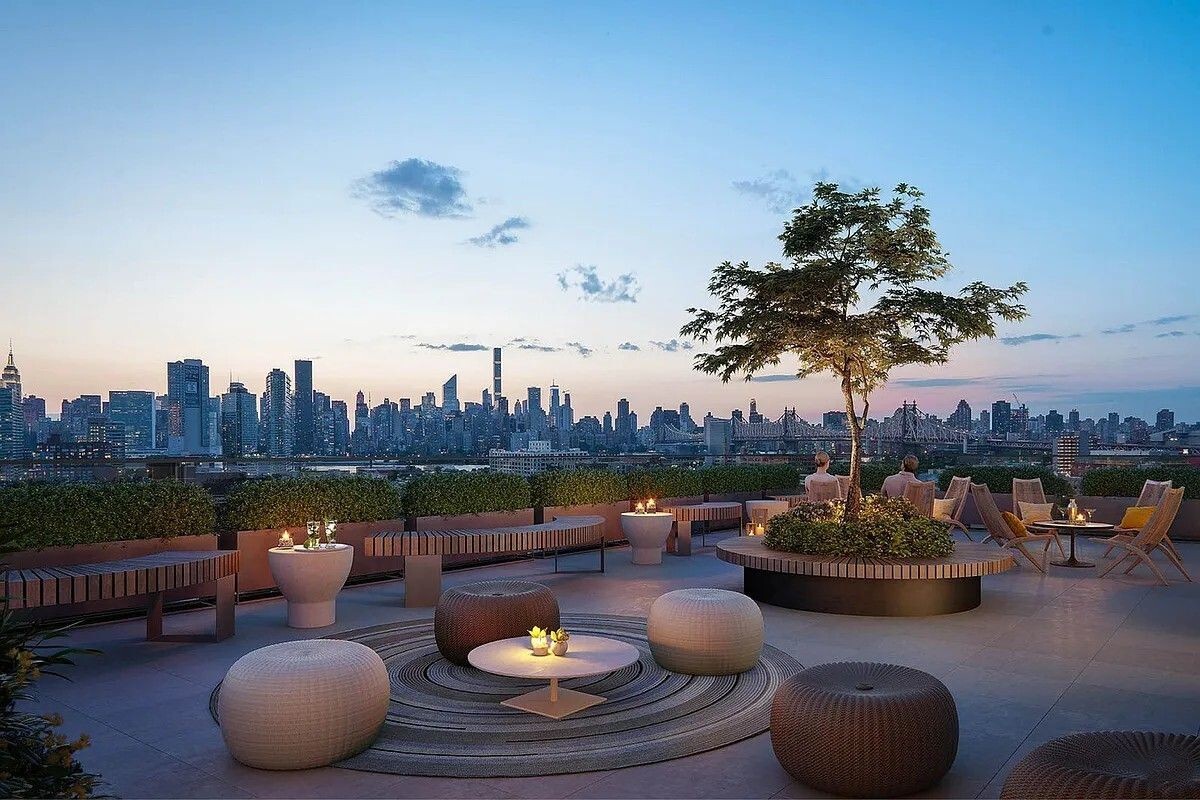 22-18 JACKSON Avenue 608