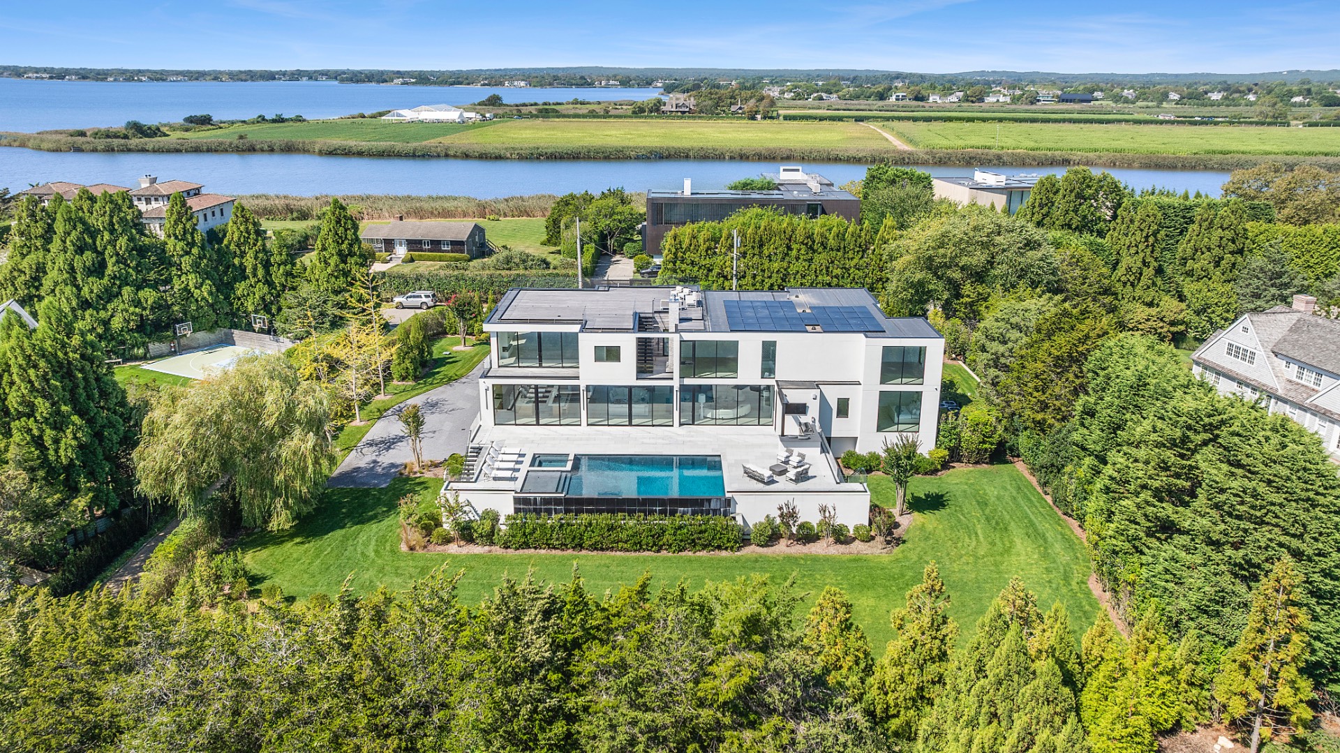 99 POINTE MECOX LN