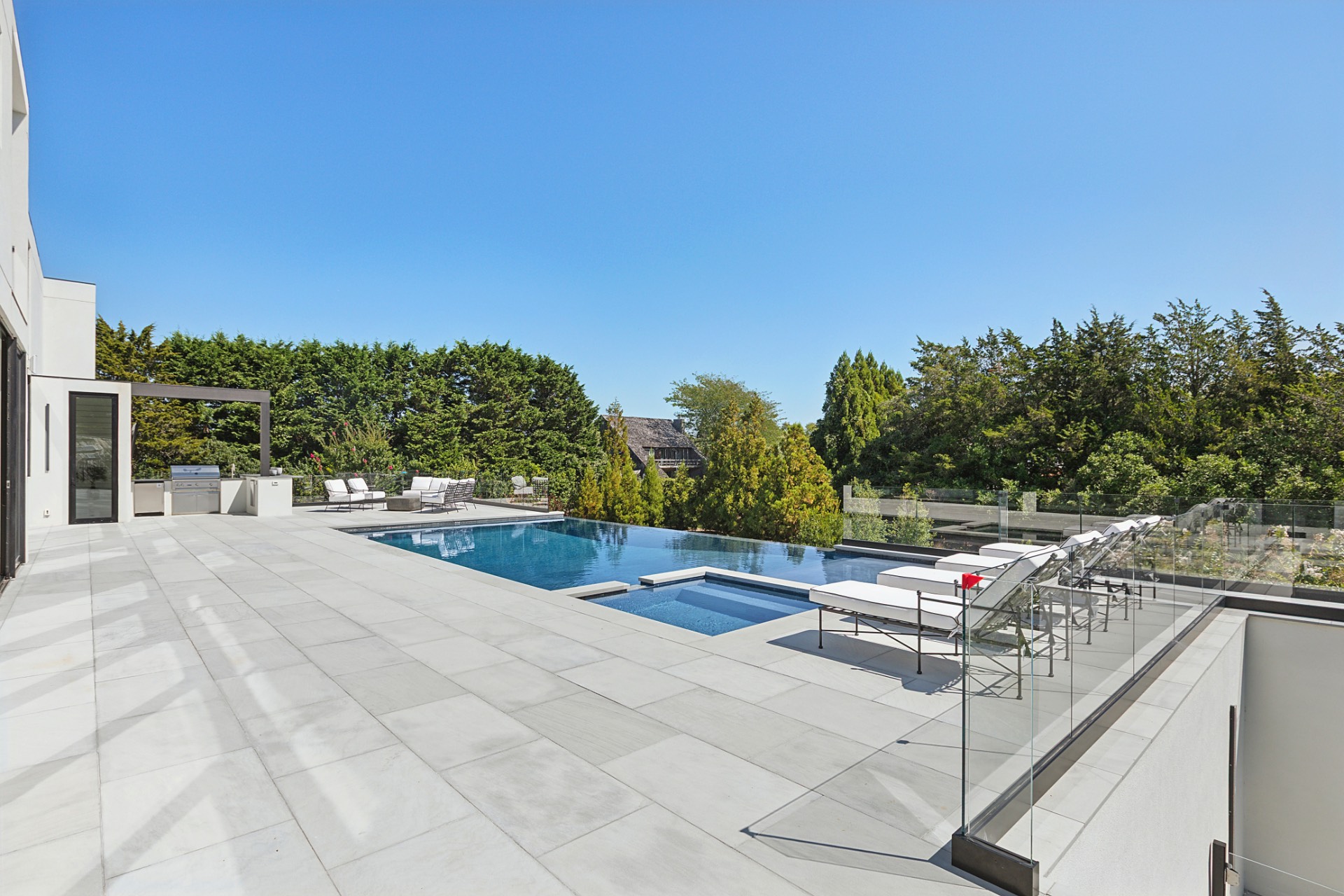 99 POINTE MECOX LN