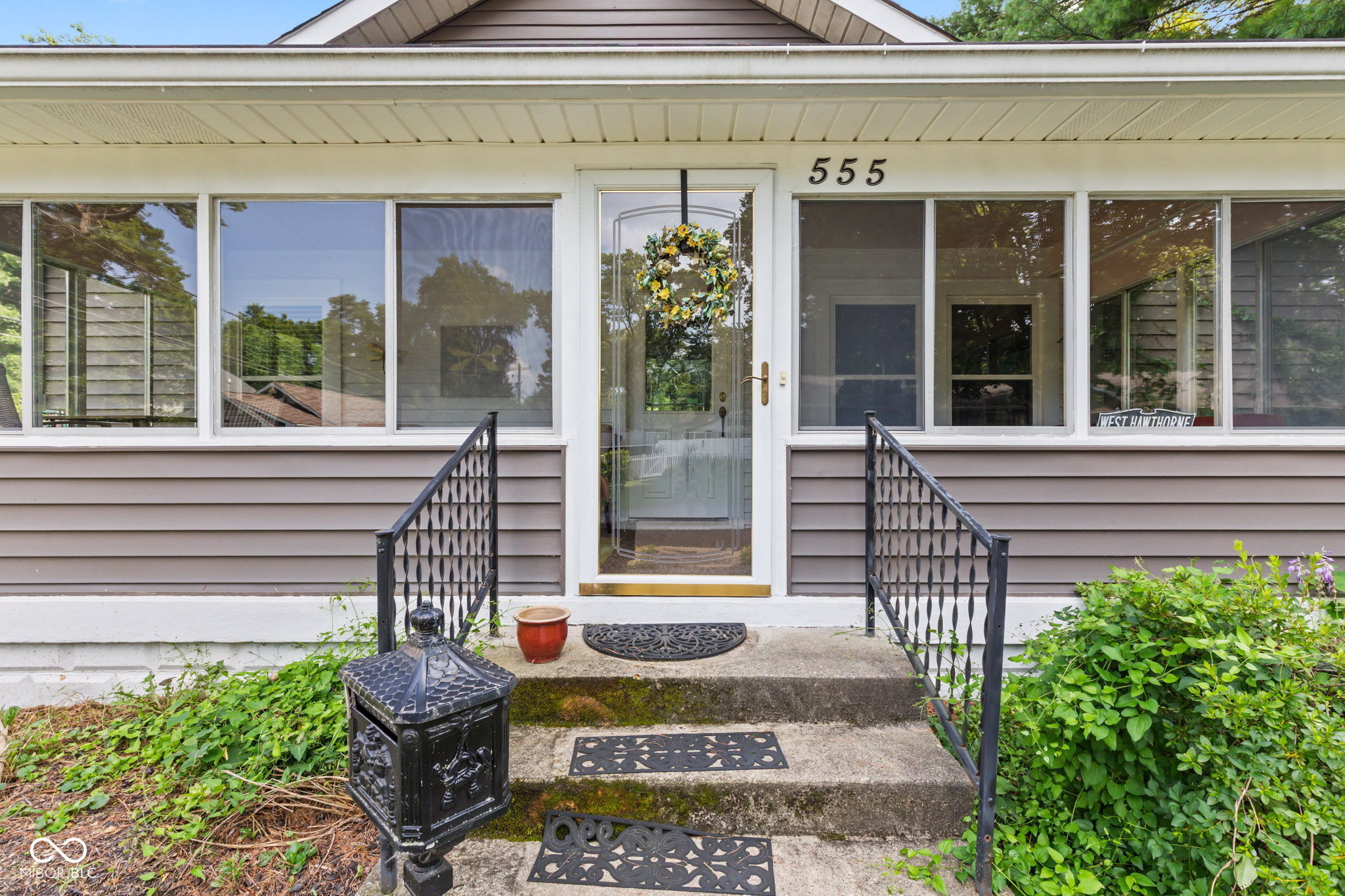 555 W Hawthorne Street