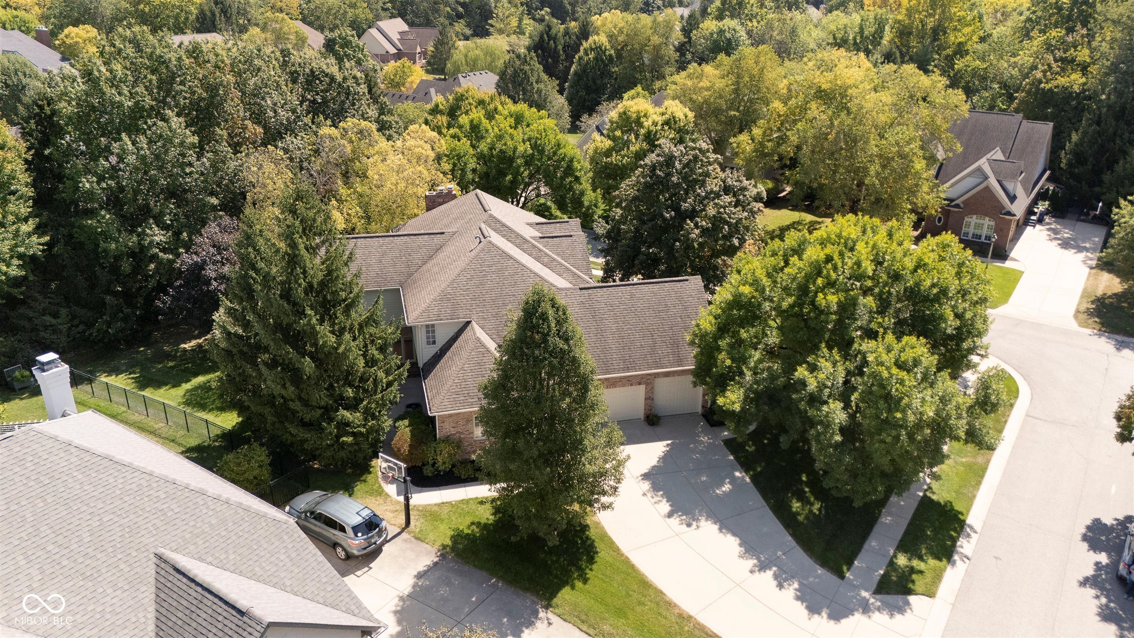 4827 Woods Edge Drive