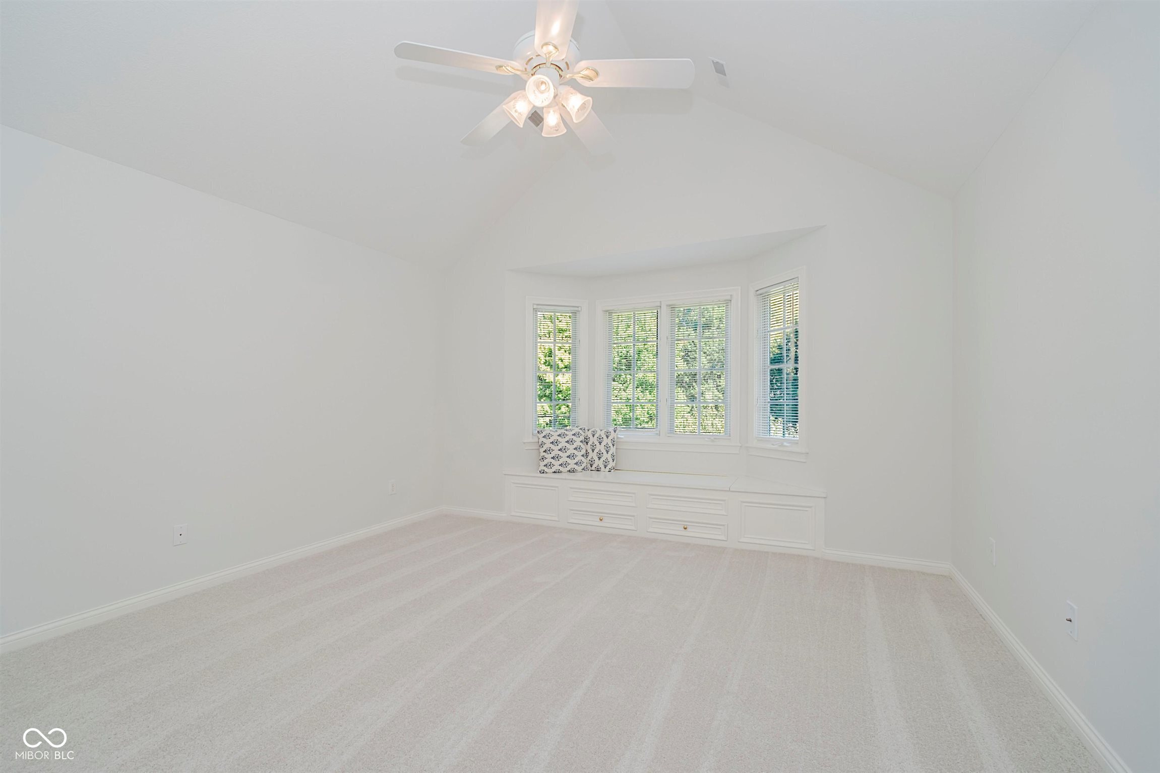 4827 Woods Edge Drive