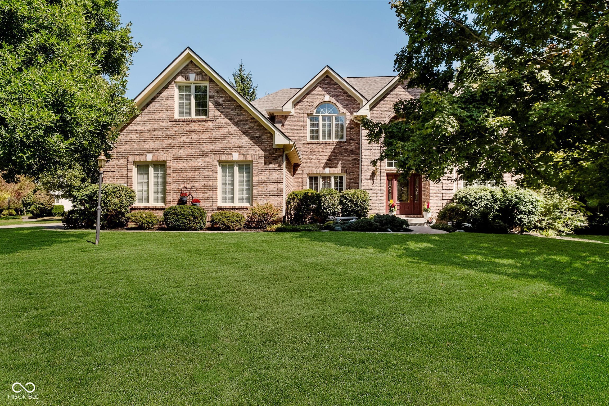 4827 Woods Edge Drive