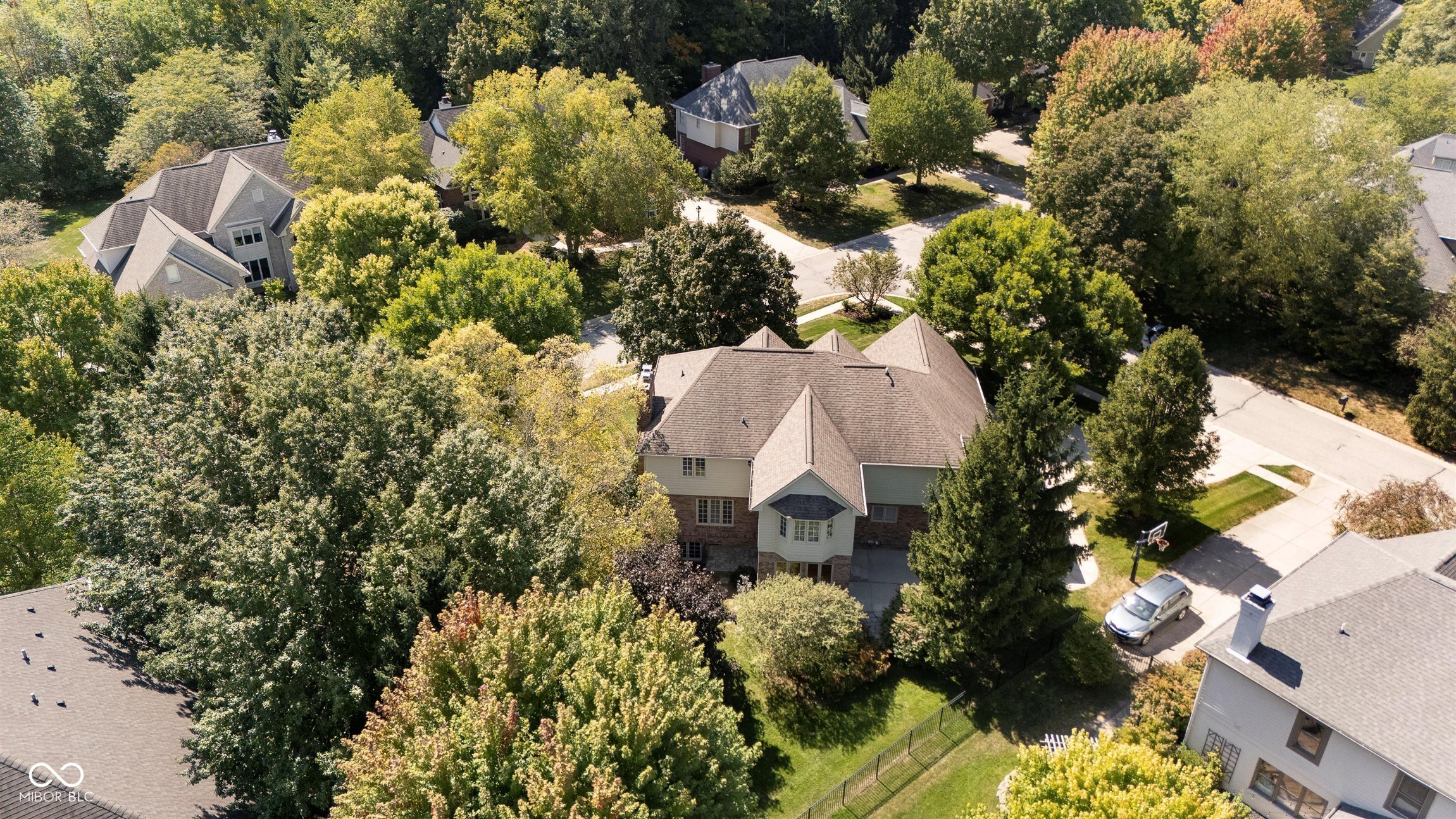 4827 Woods Edge Drive