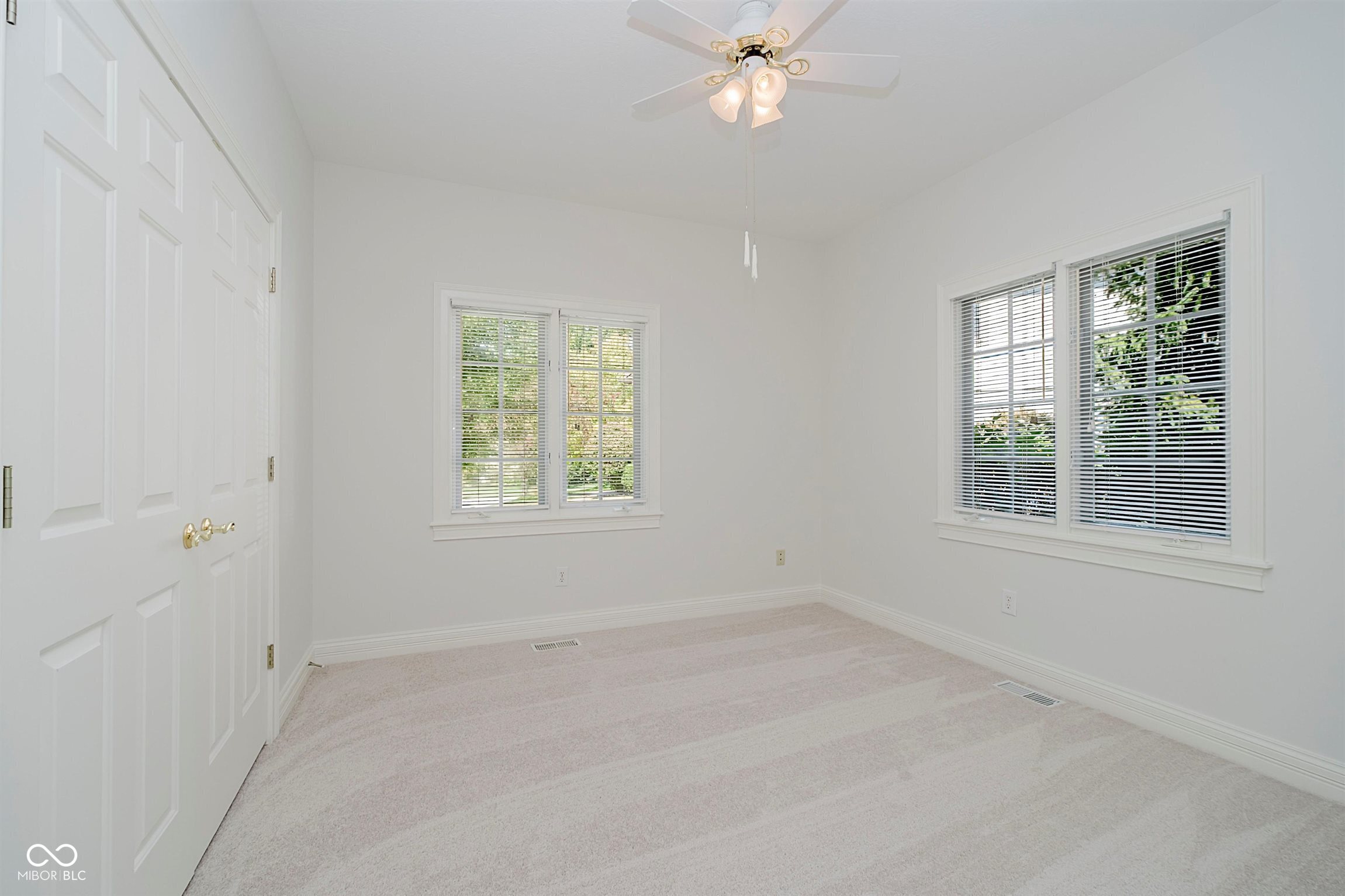 4827 Woods Edge Drive