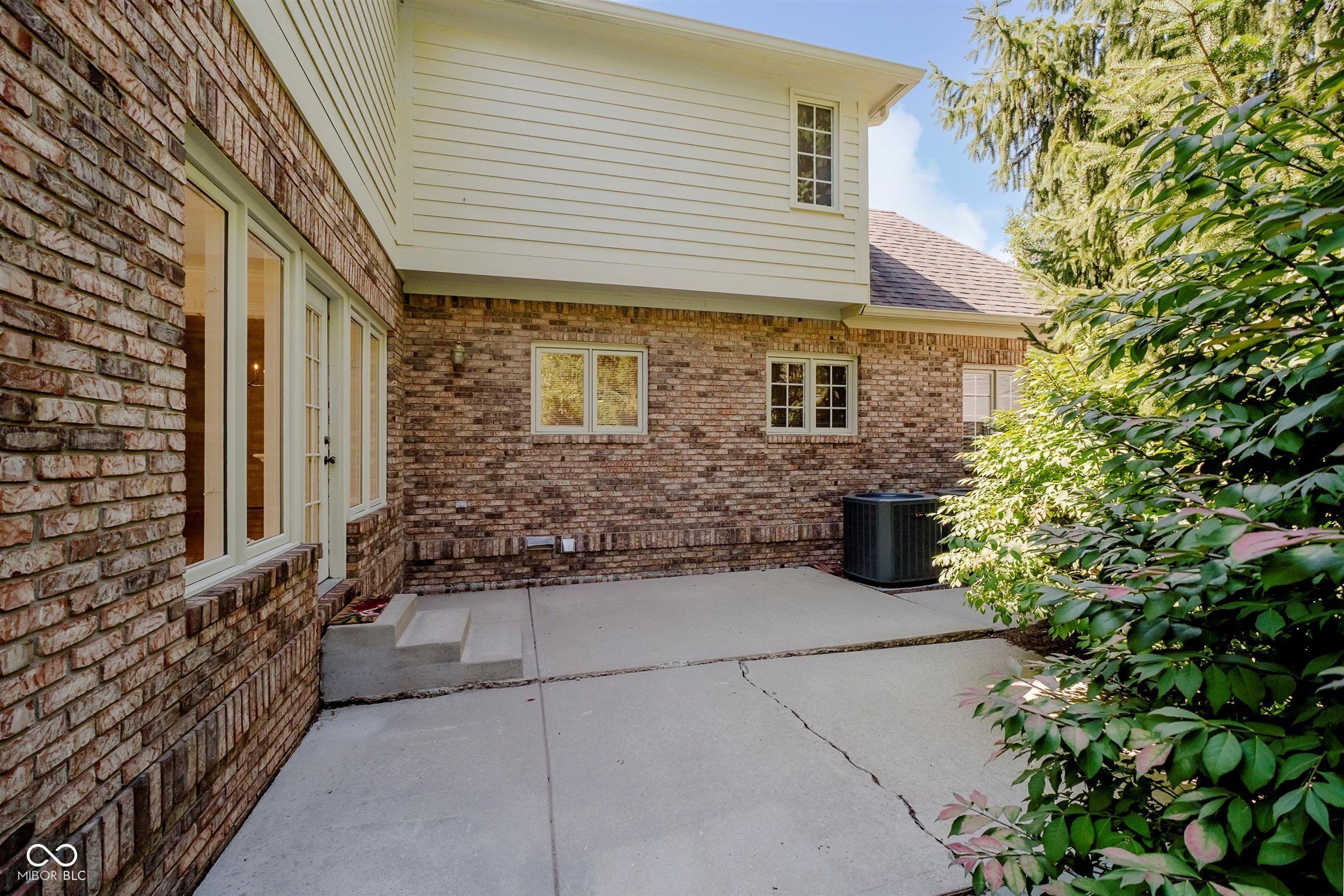 4827 Woods Edge Drive