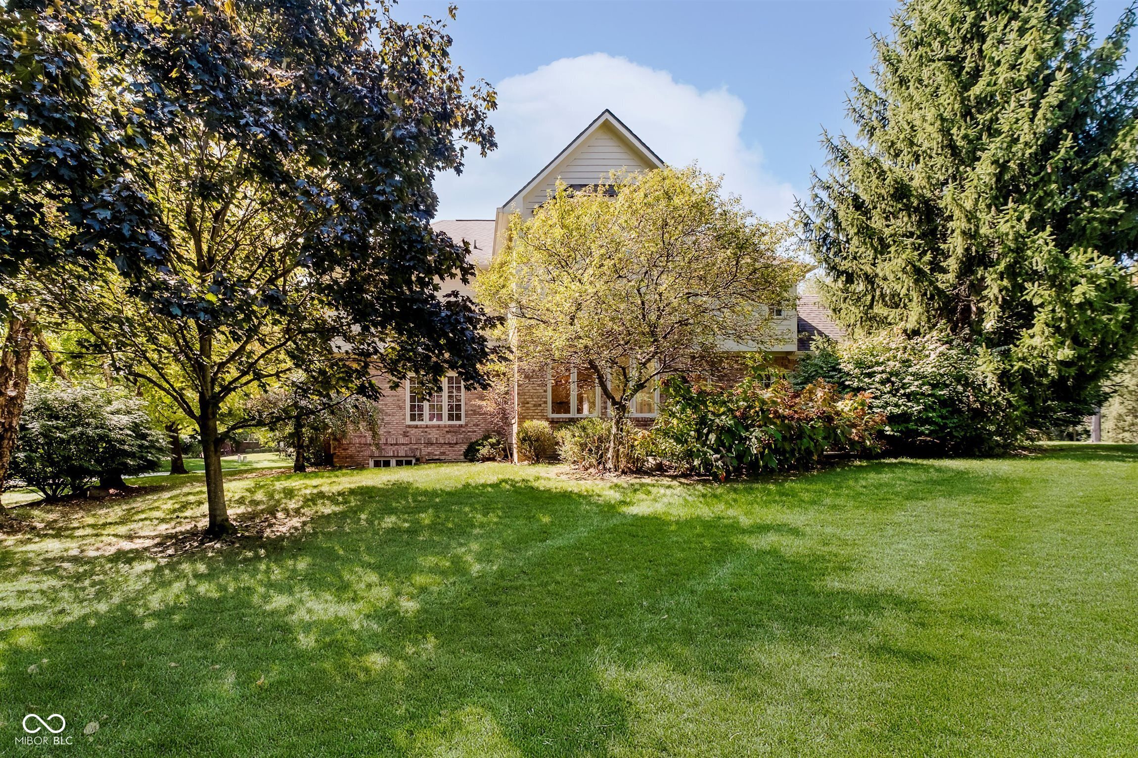 4827 Woods Edge Drive