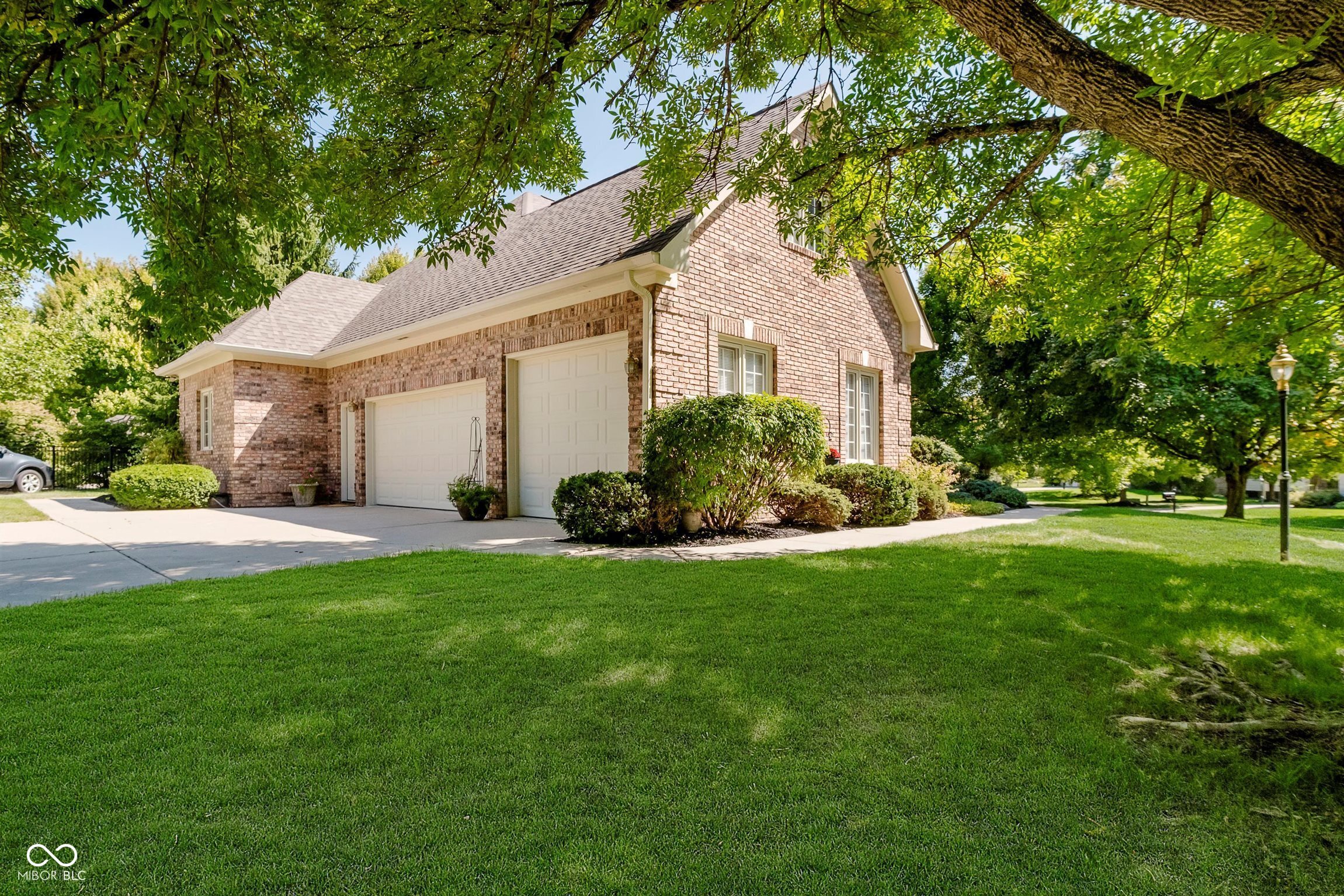 4827 Woods Edge Drive