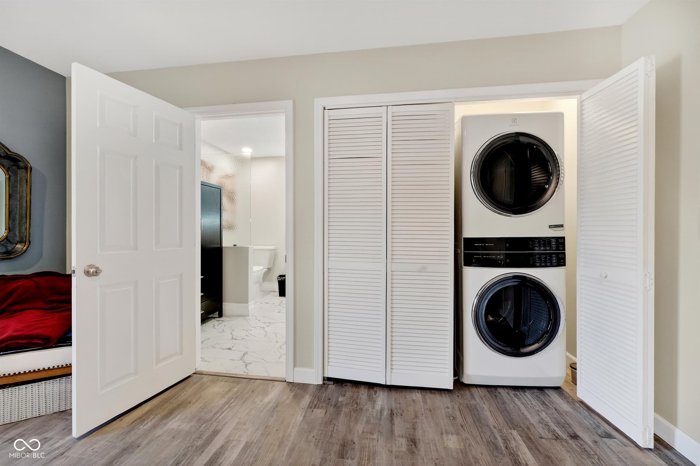 2594 E Traction Road