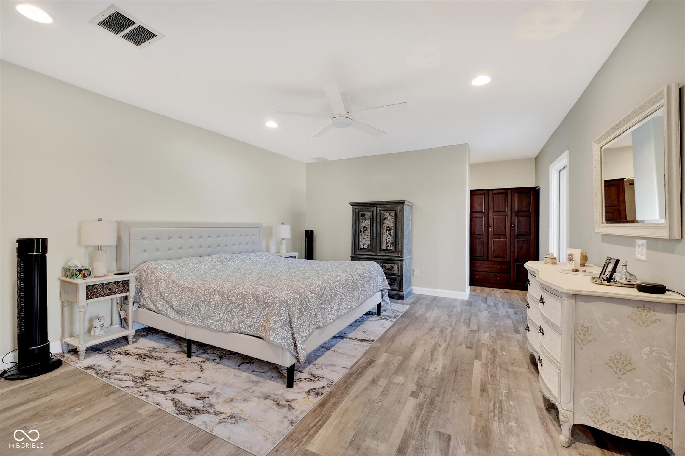 2594 E Traction Road