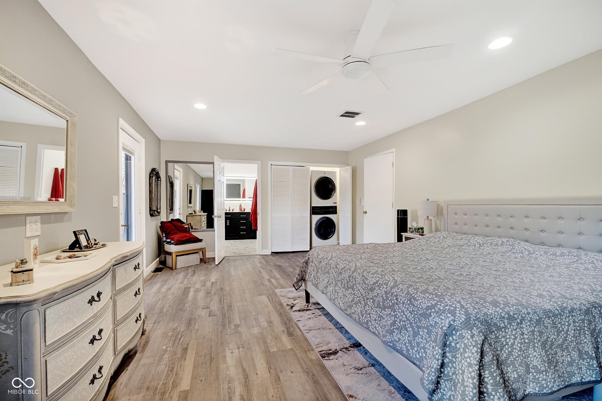 2594 E Traction Road