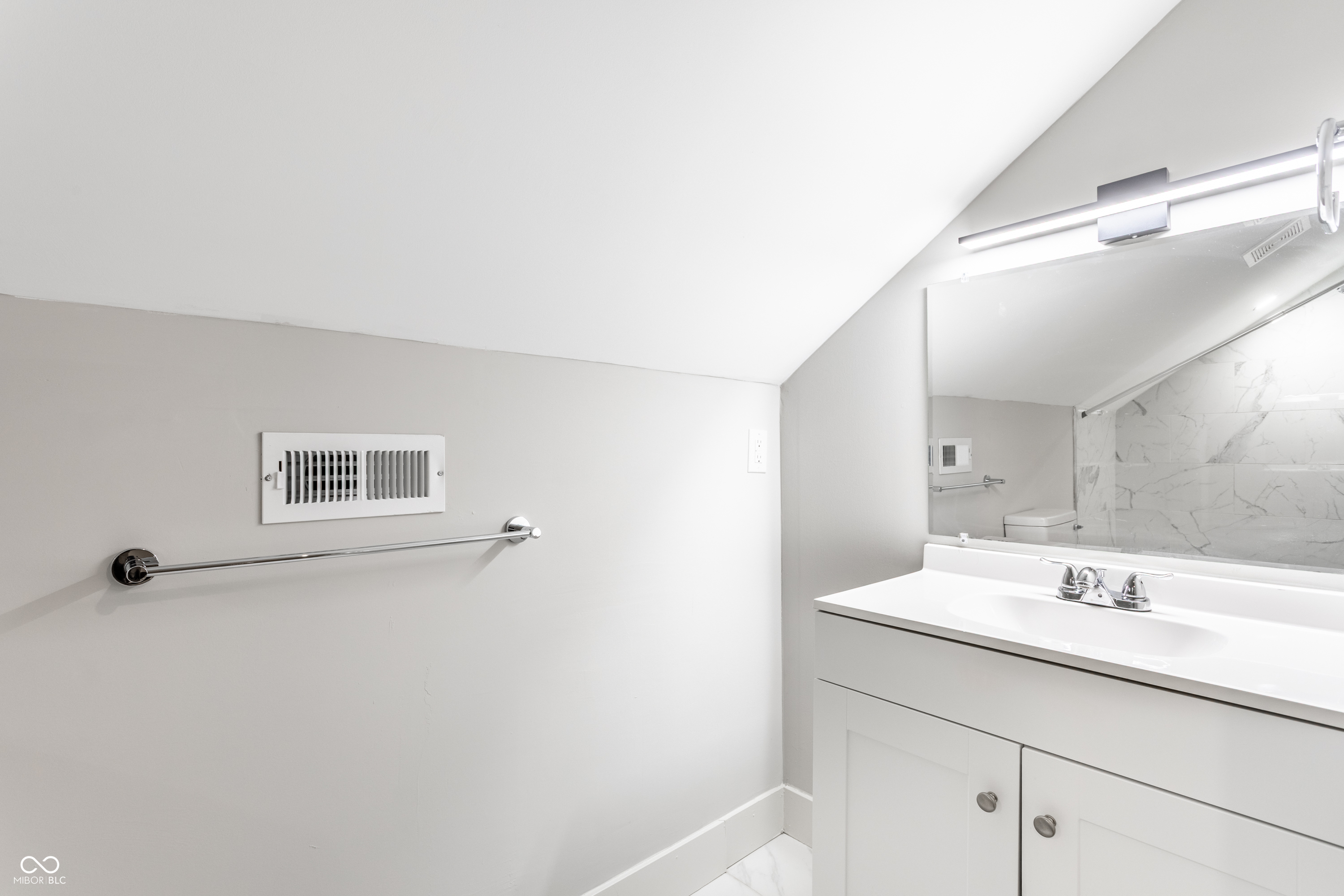 737 N Pershing Avenue