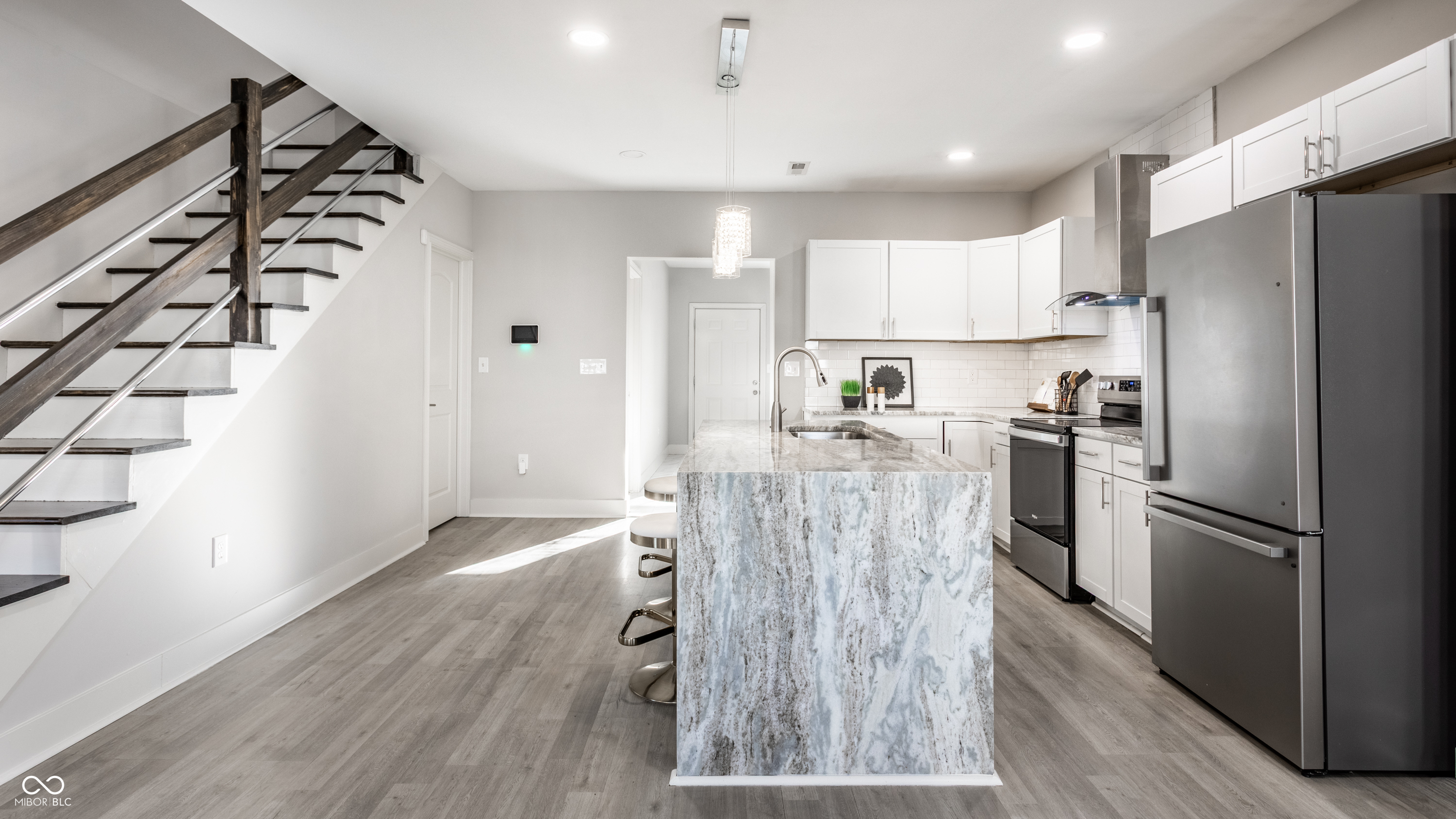 737 N Pershing Avenue