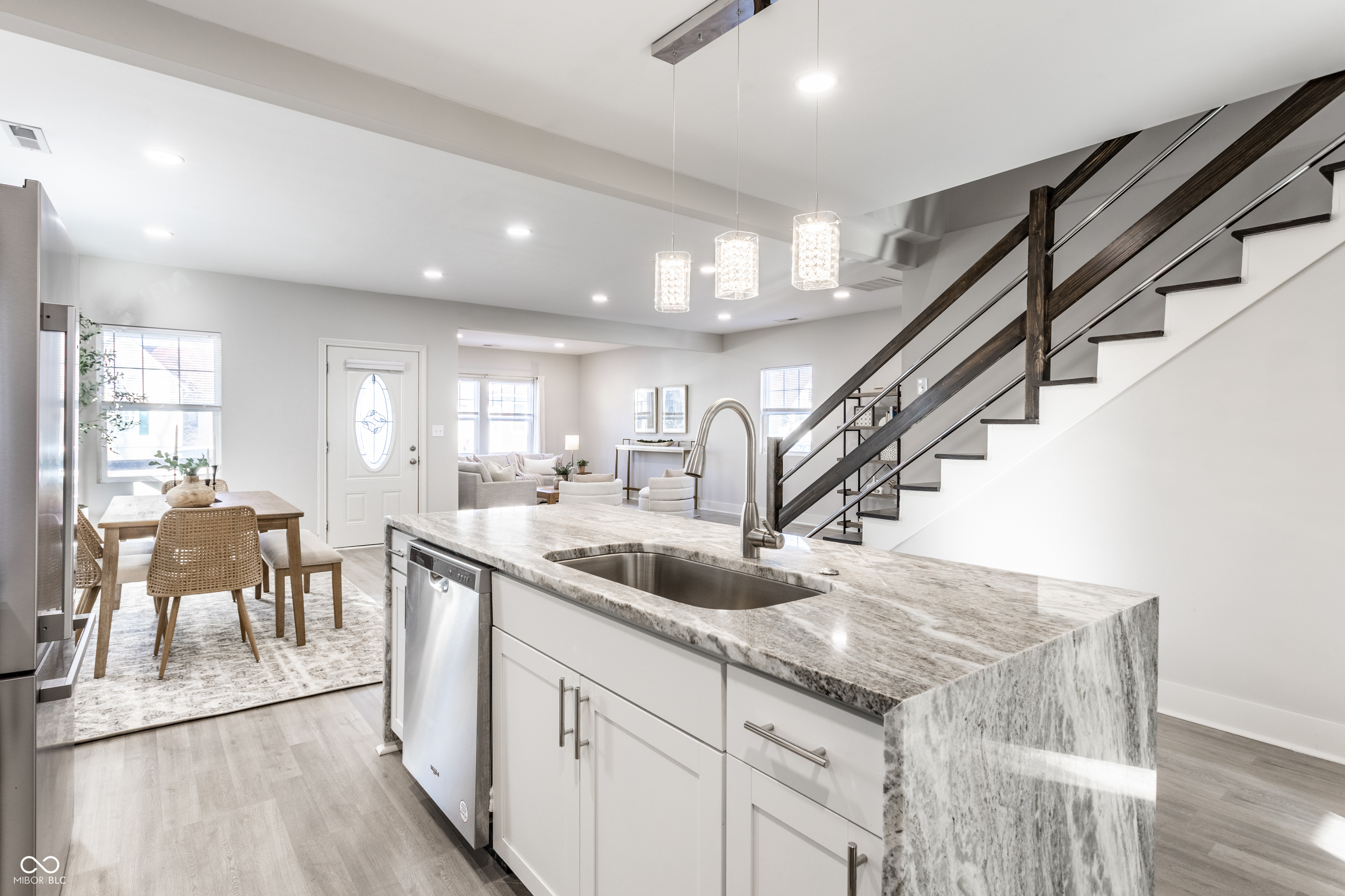 737 N Pershing Avenue