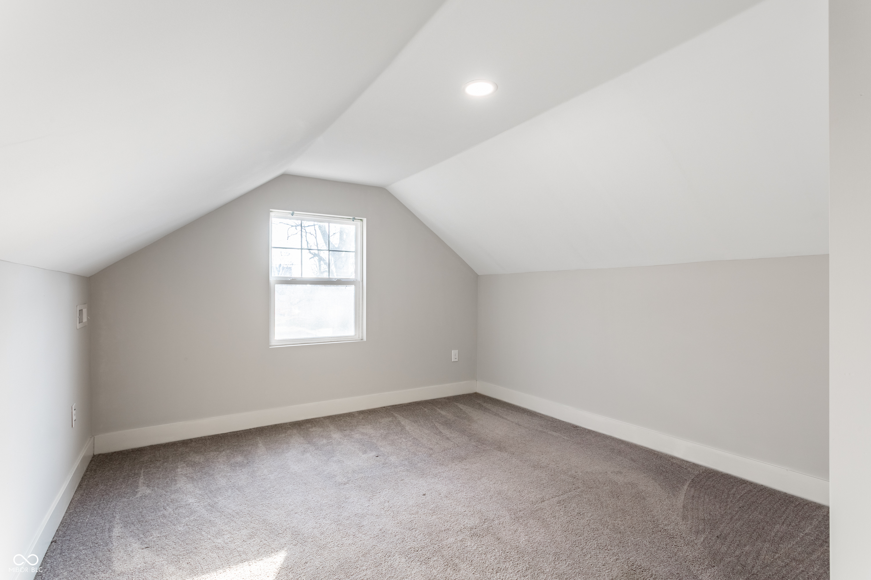 737 N Pershing Avenue