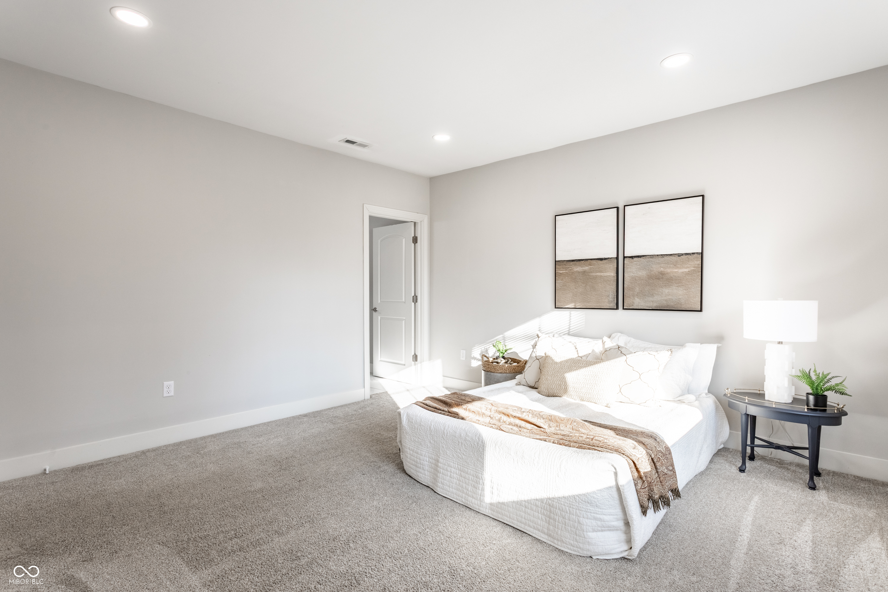 737 N Pershing Avenue