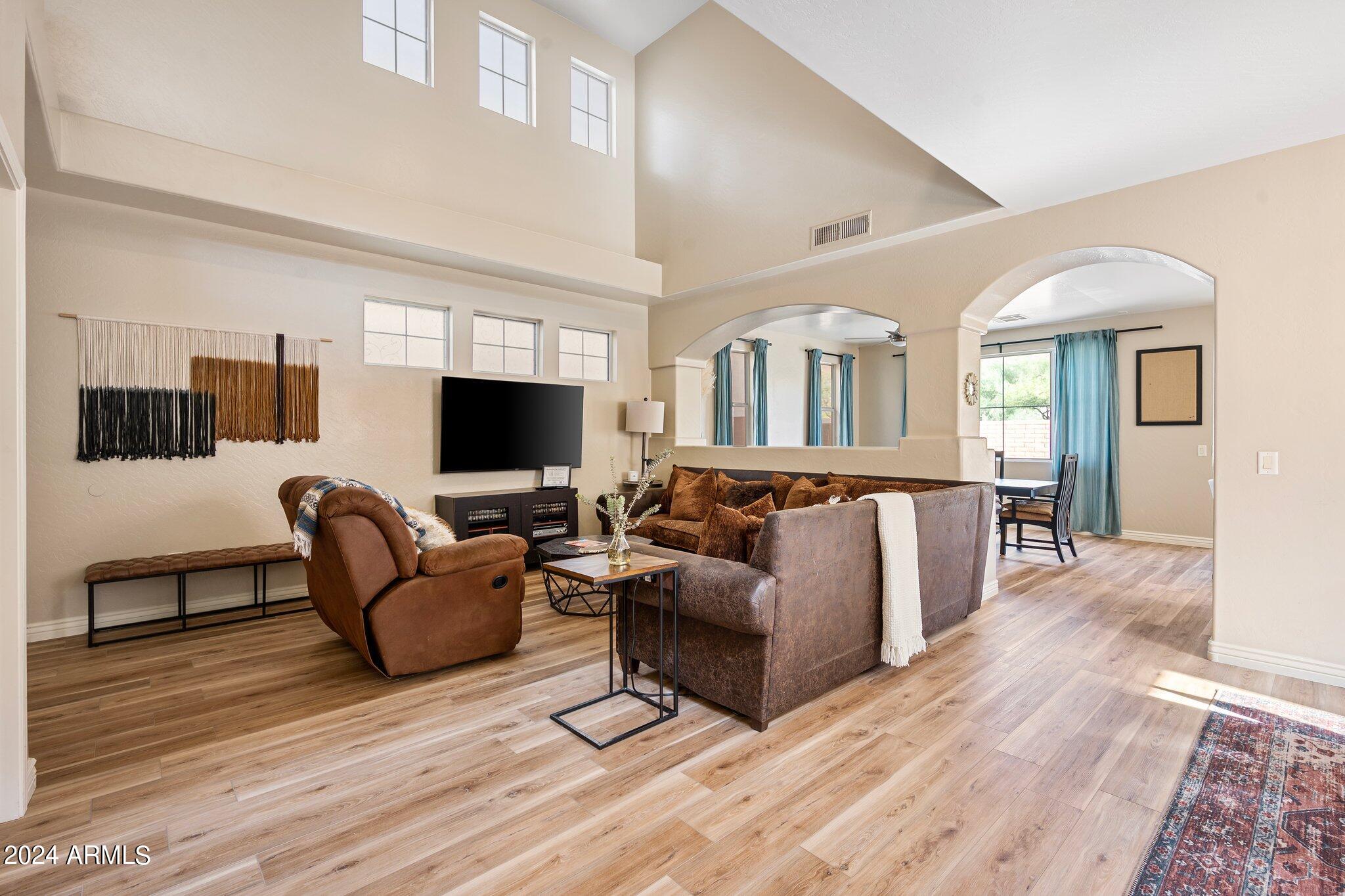 304 W MOUNTAIN SAGE Drive