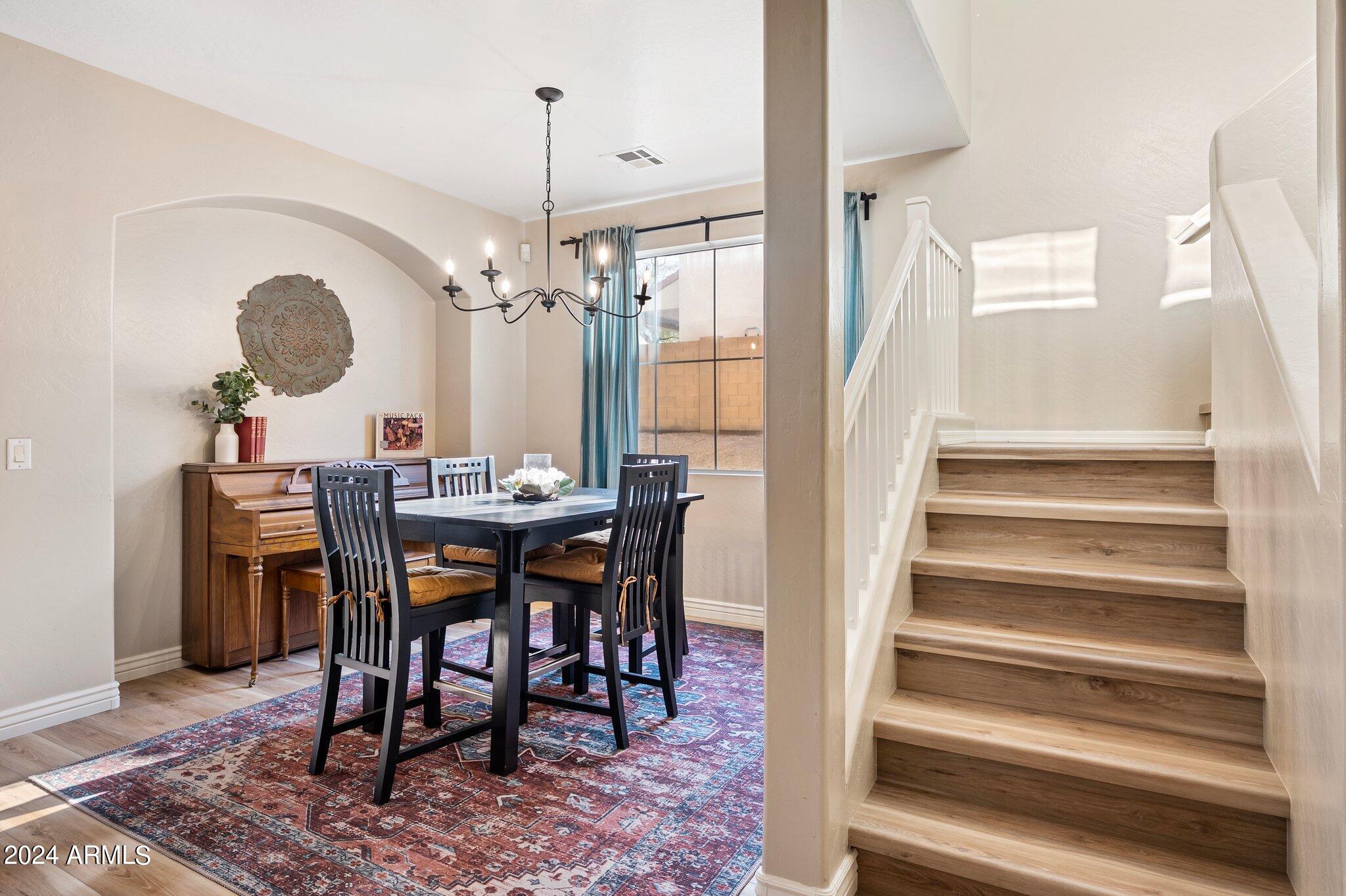 304 W MOUNTAIN SAGE Drive