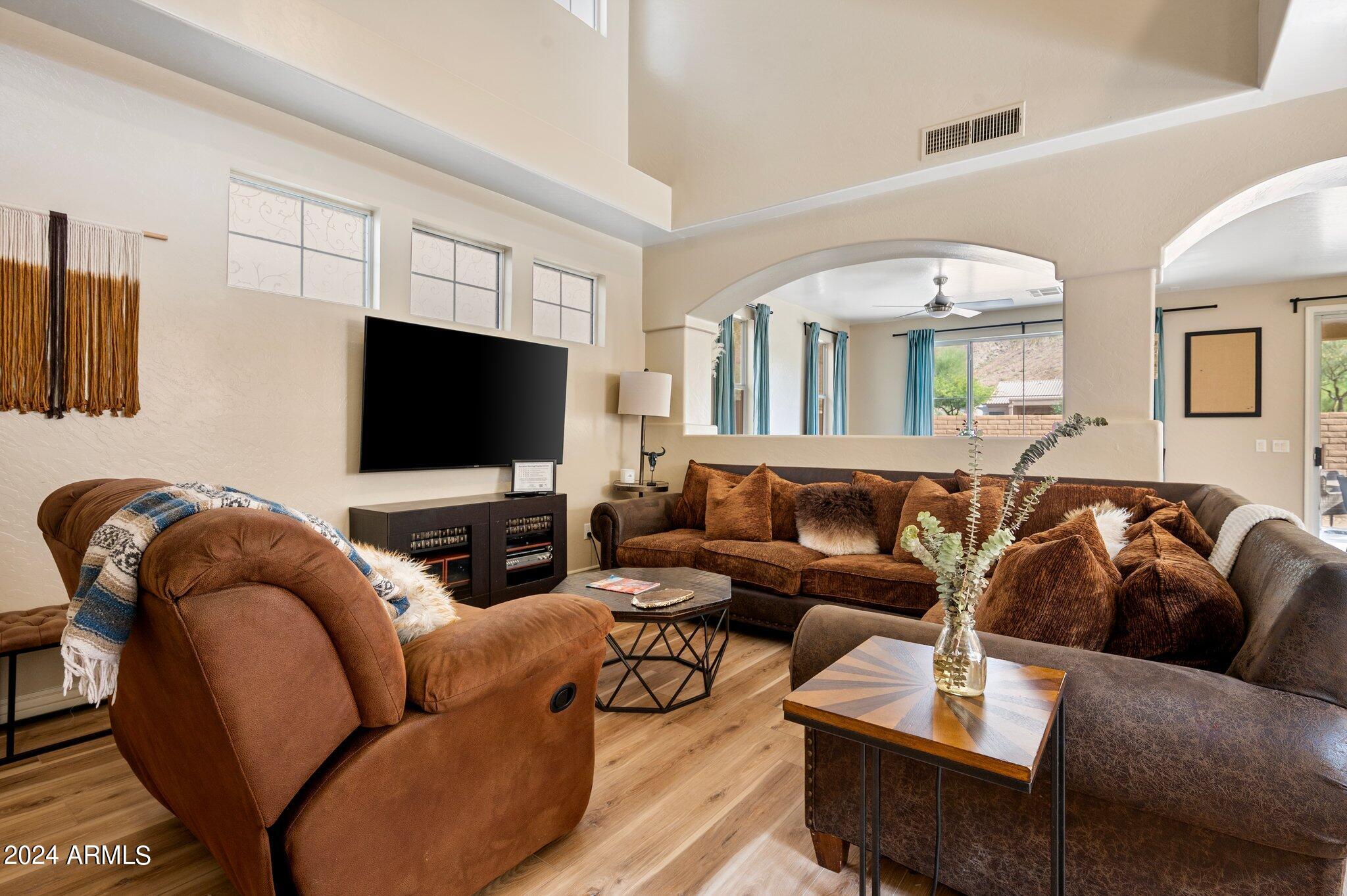 304 W MOUNTAIN SAGE Drive