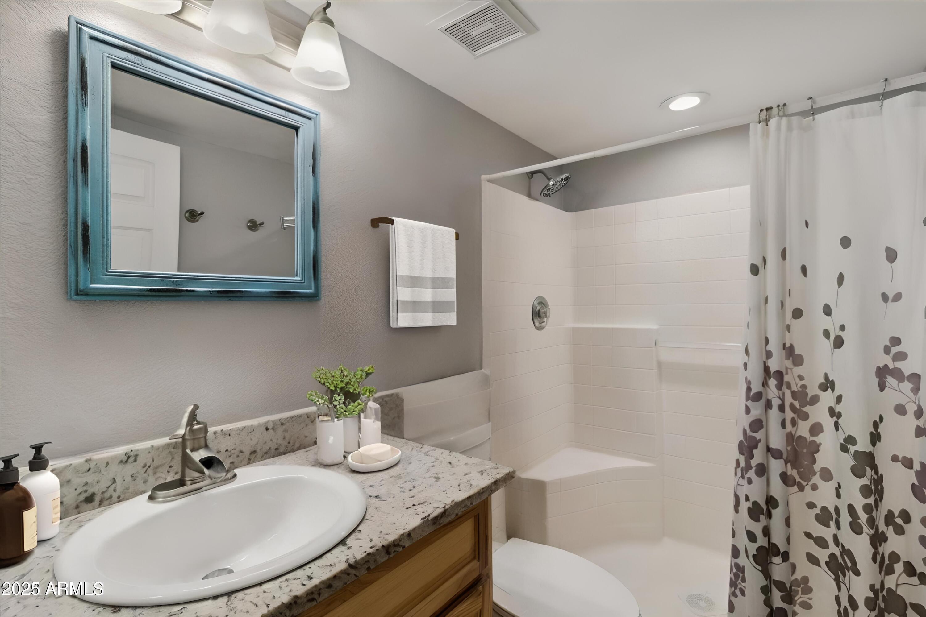 220 N 22ND Place, 1011