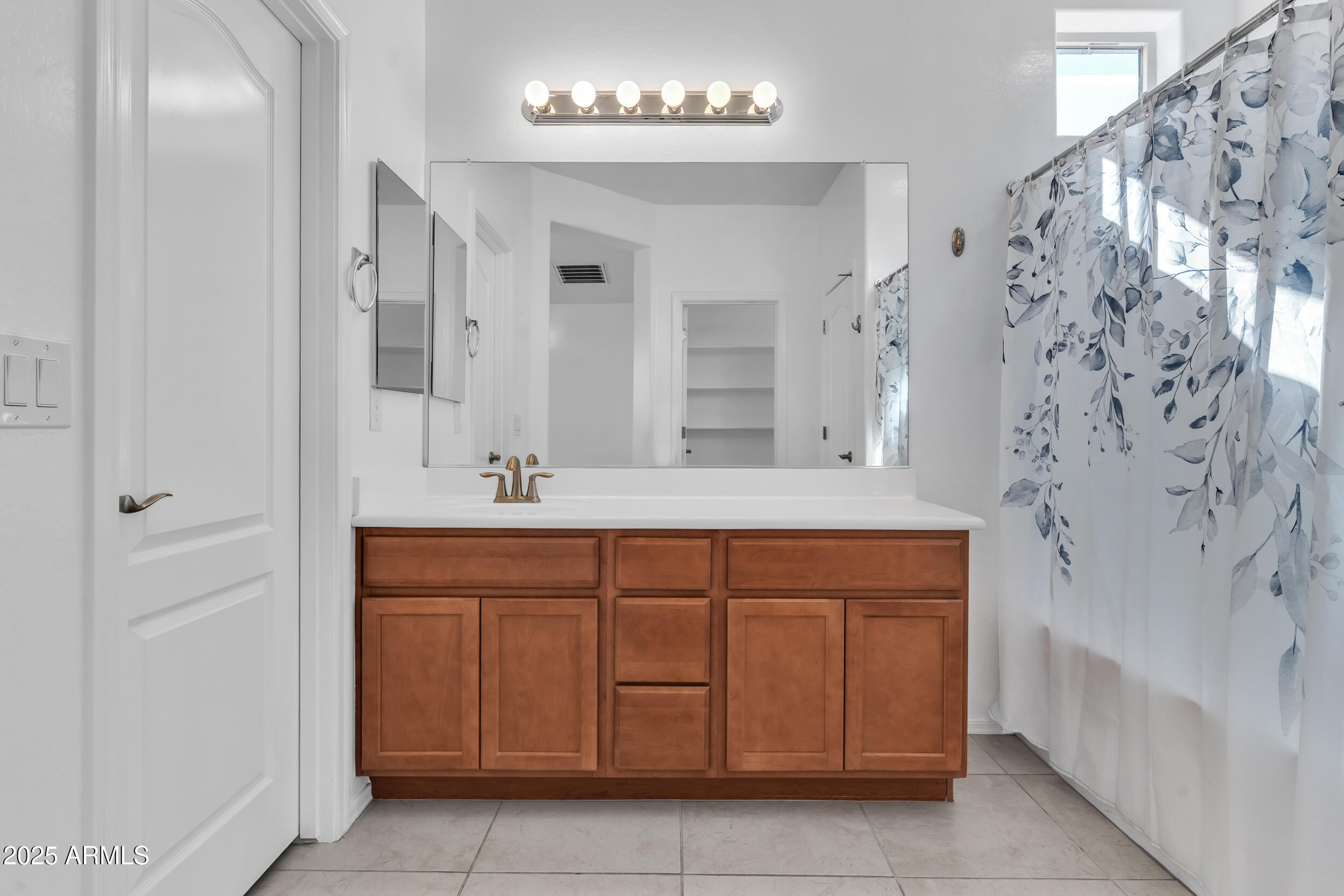 2354 E BELLERIVE Drive, Gilbert