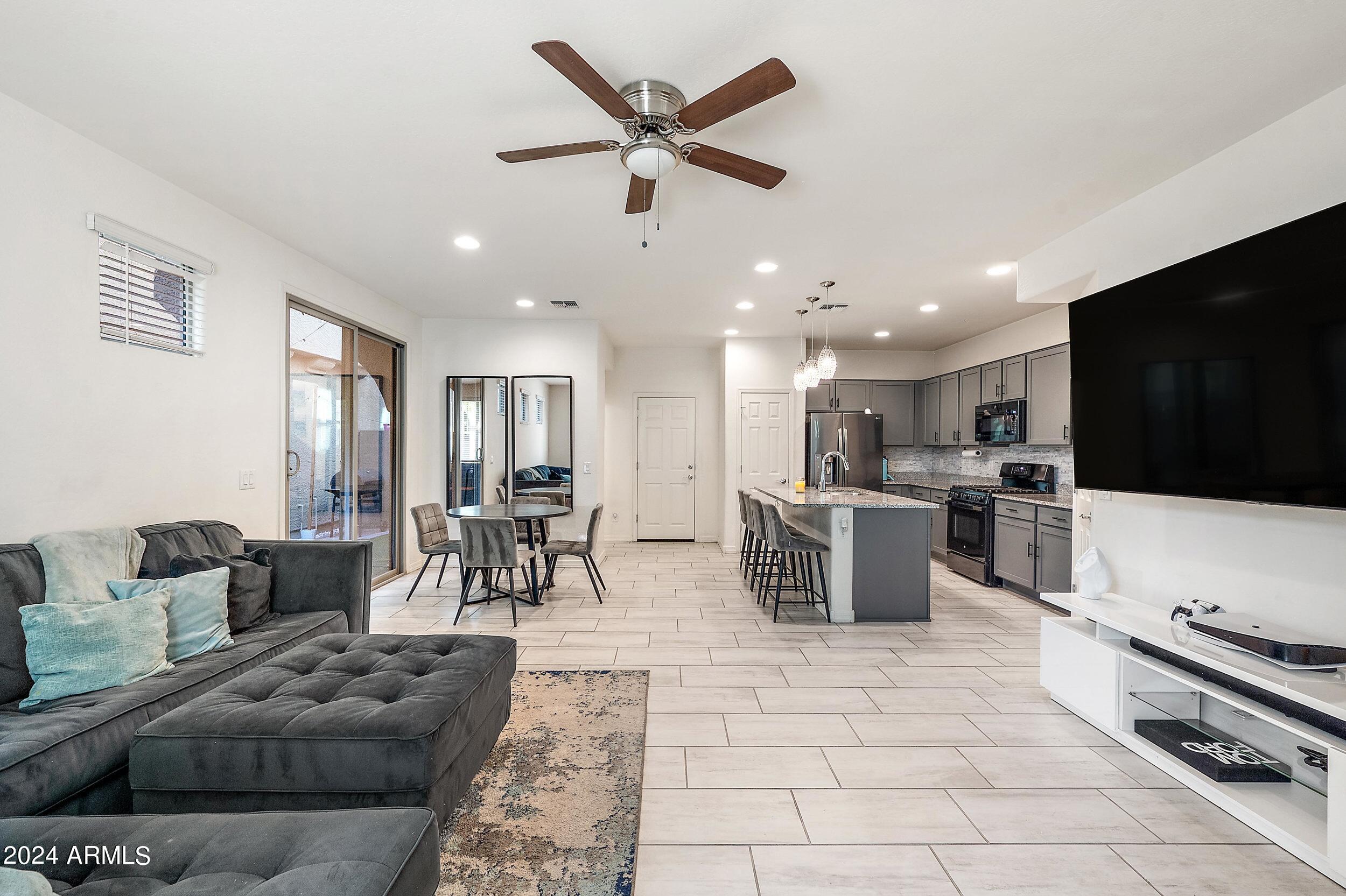 5807 W WARNER Street