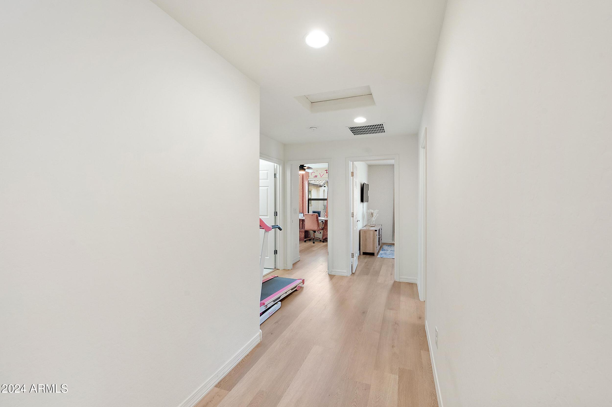 5807 W WARNER Street