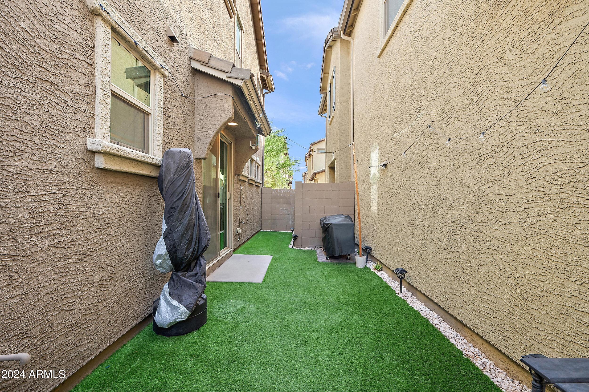 5807 W WARNER Street