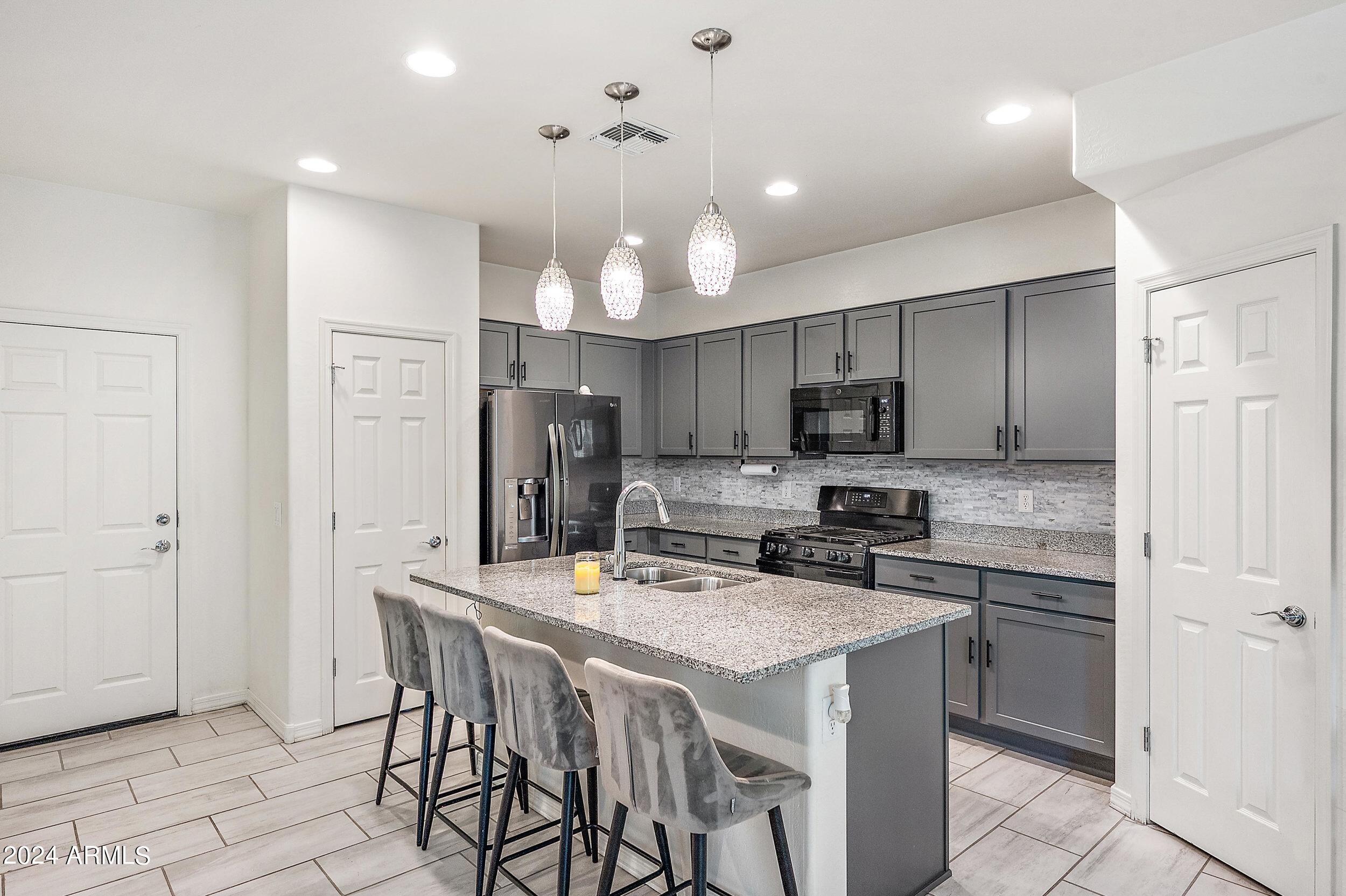 5807 W WARNER Street