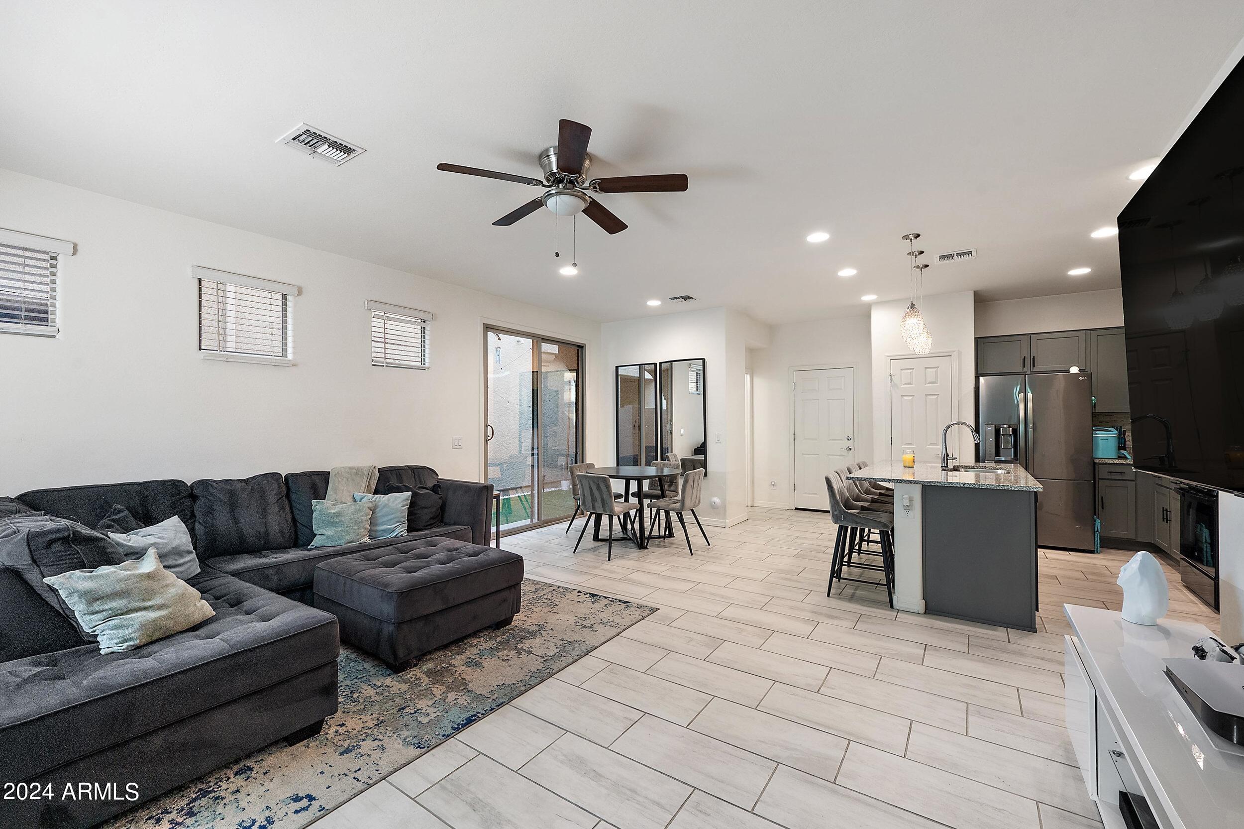 5807 W WARNER Street