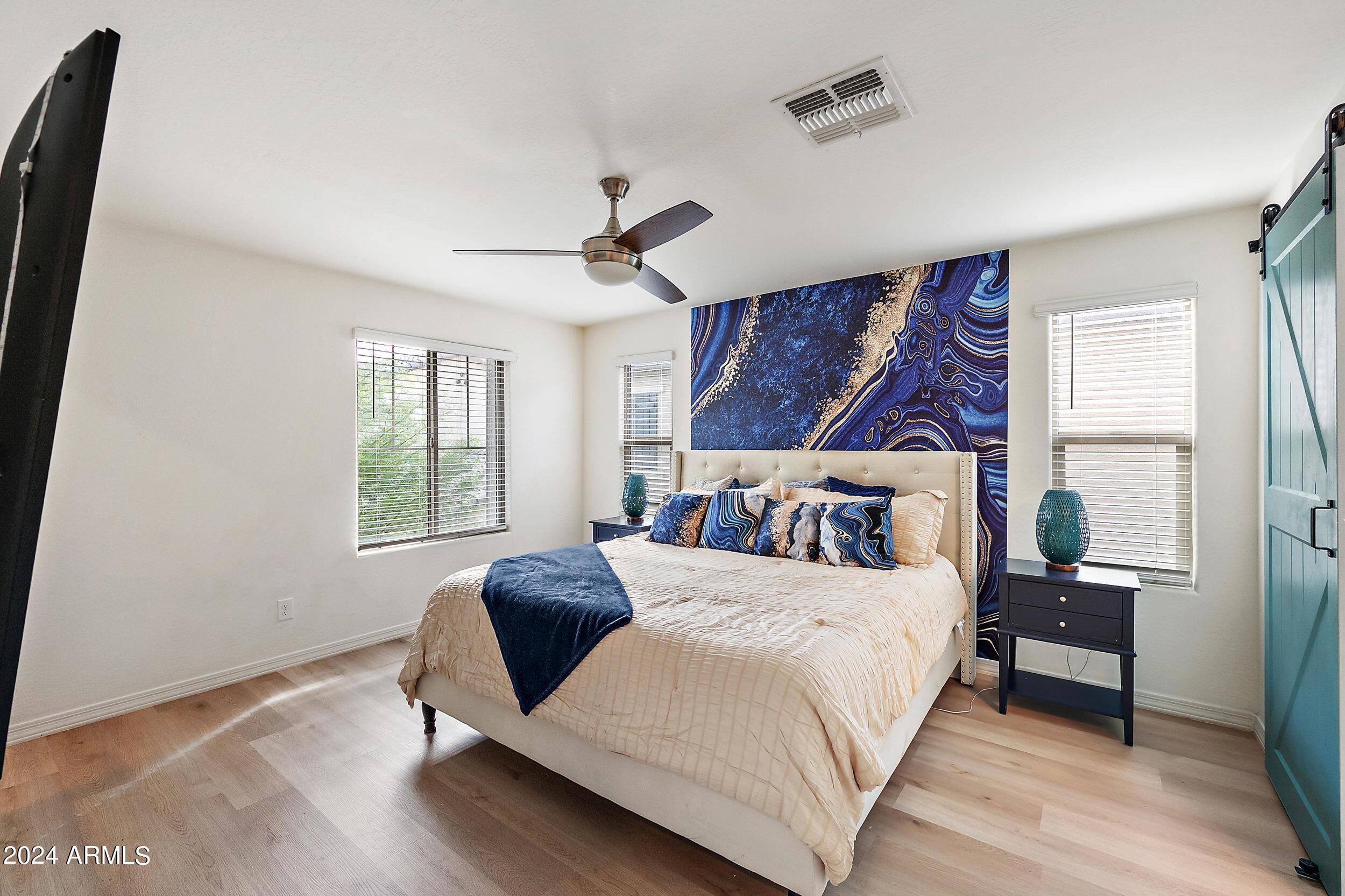 5807 W WARNER Street