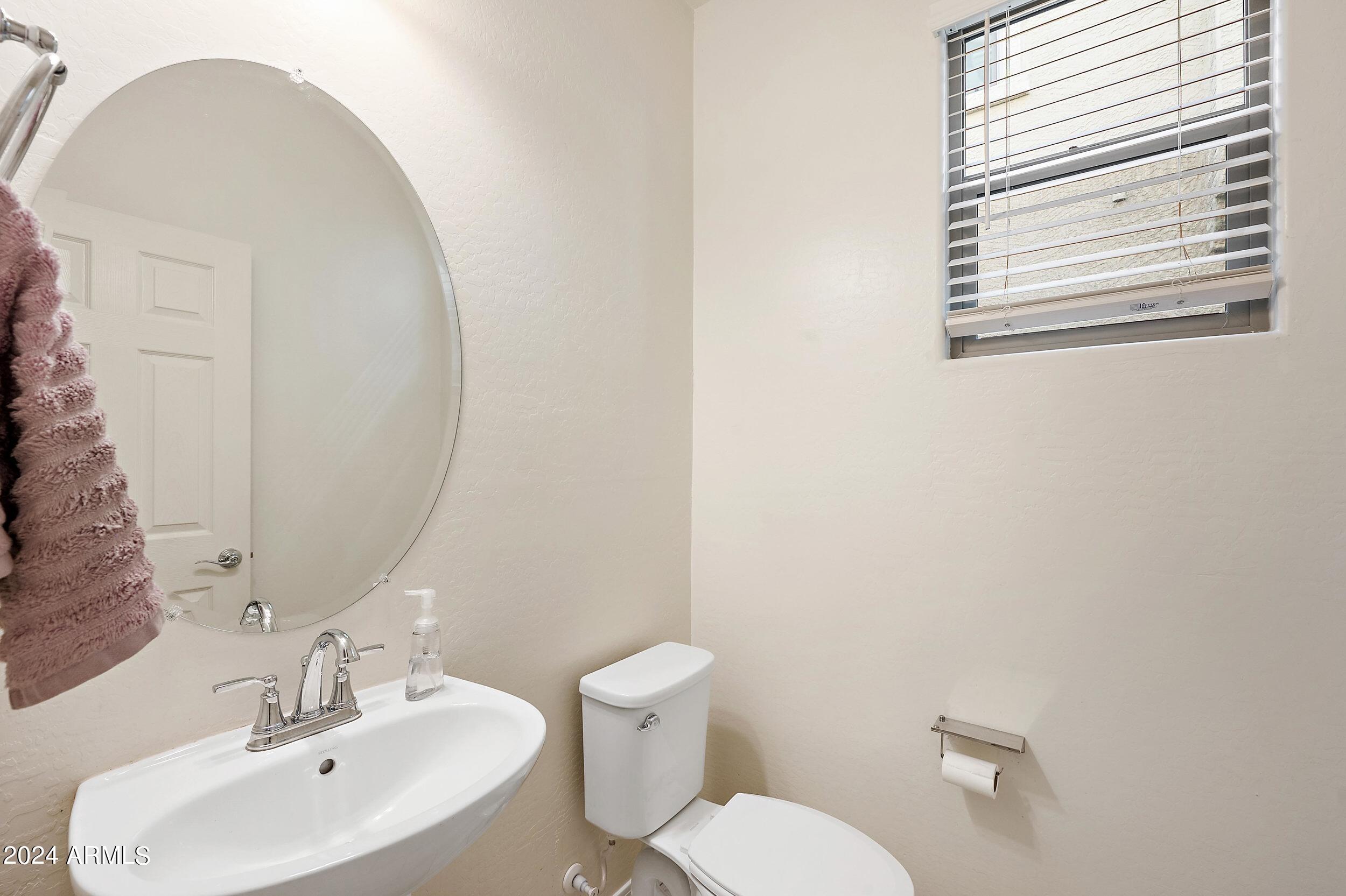 5807 W WARNER Street