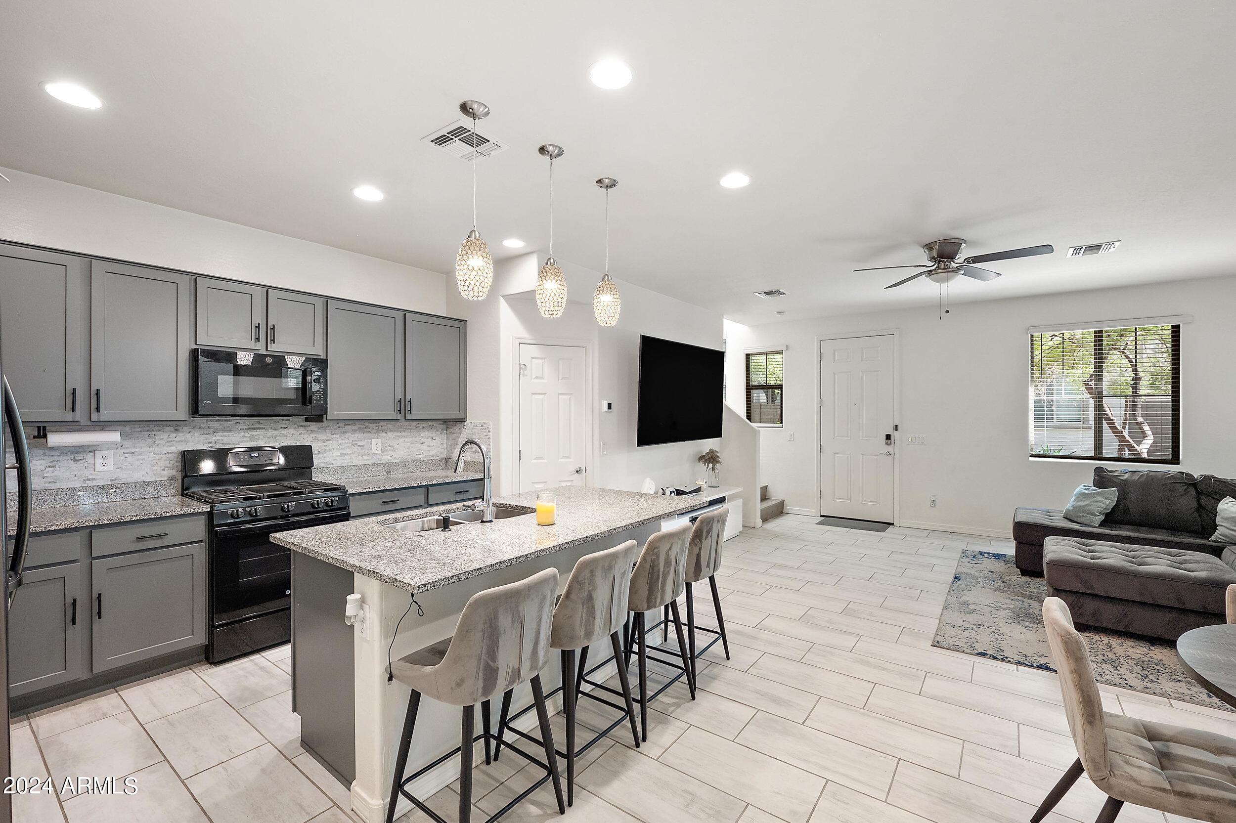 5807 W WARNER Street