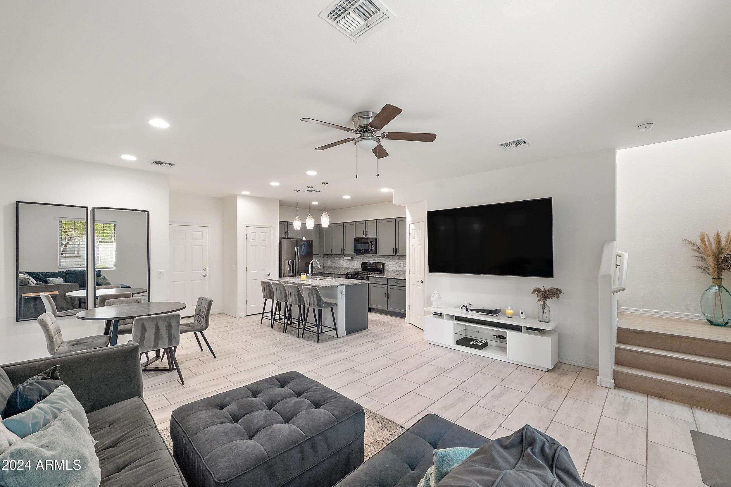 5807 W WARNER Street