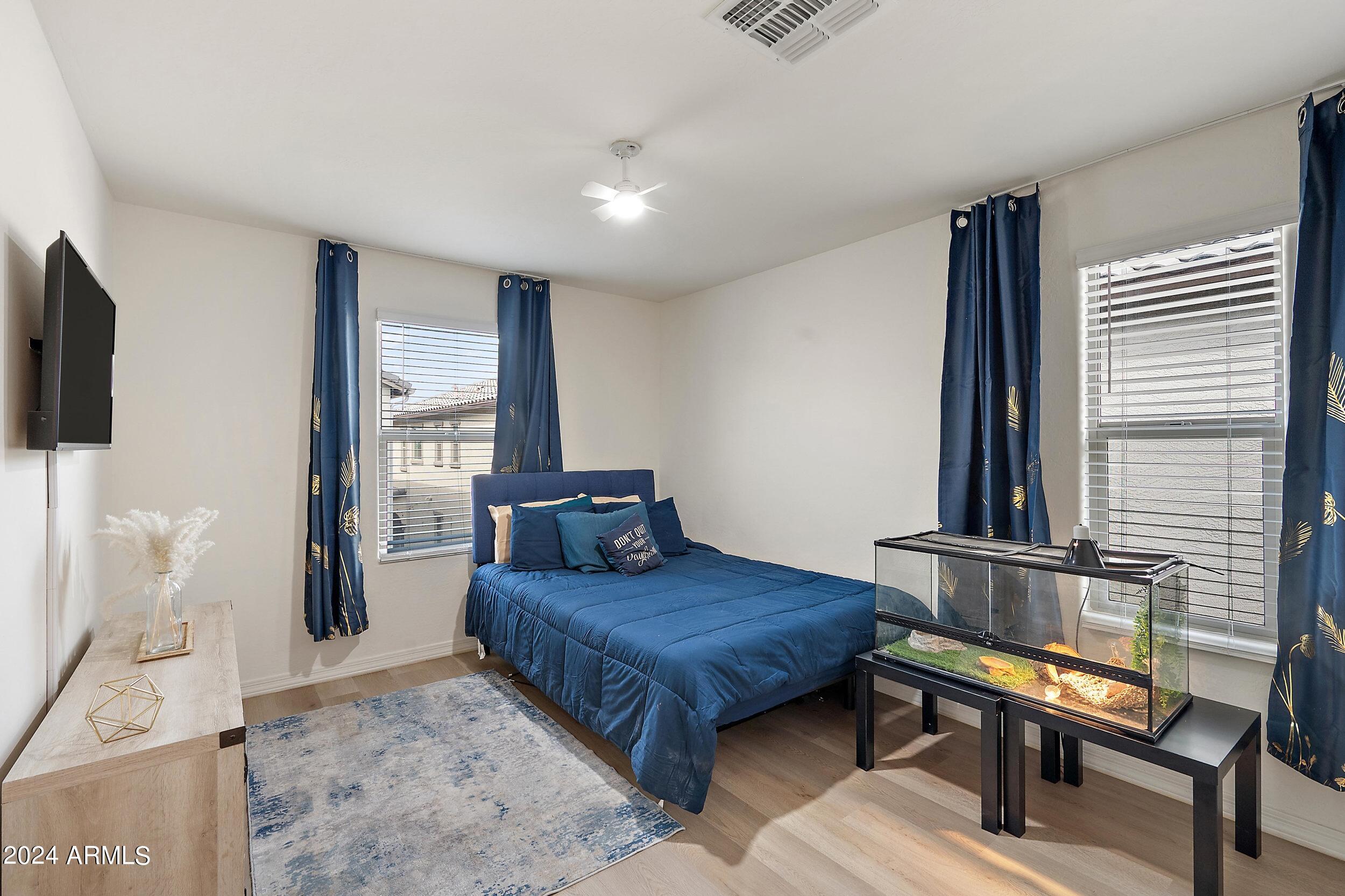 5807 W WARNER Street