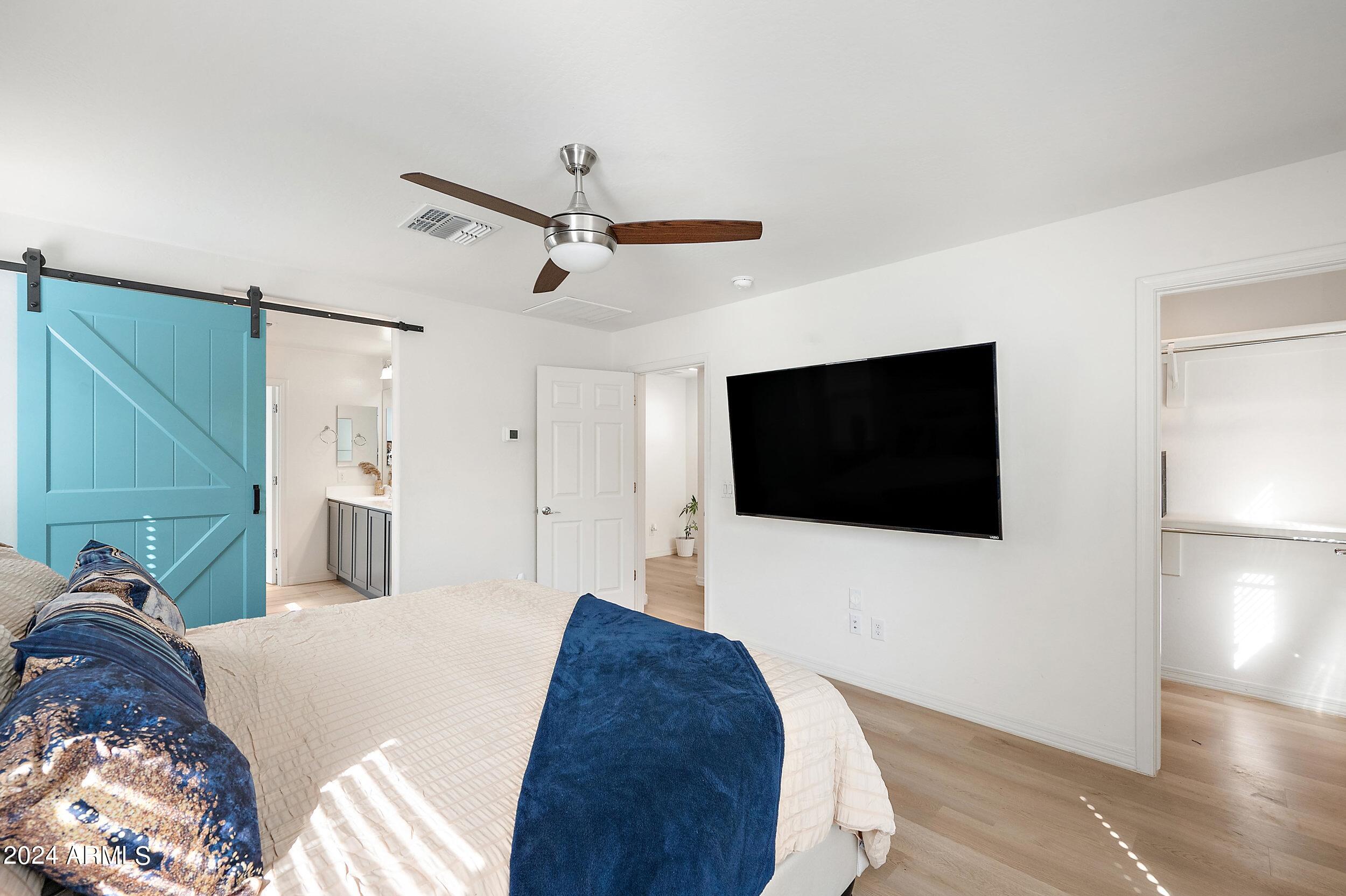 5807 W WARNER Street