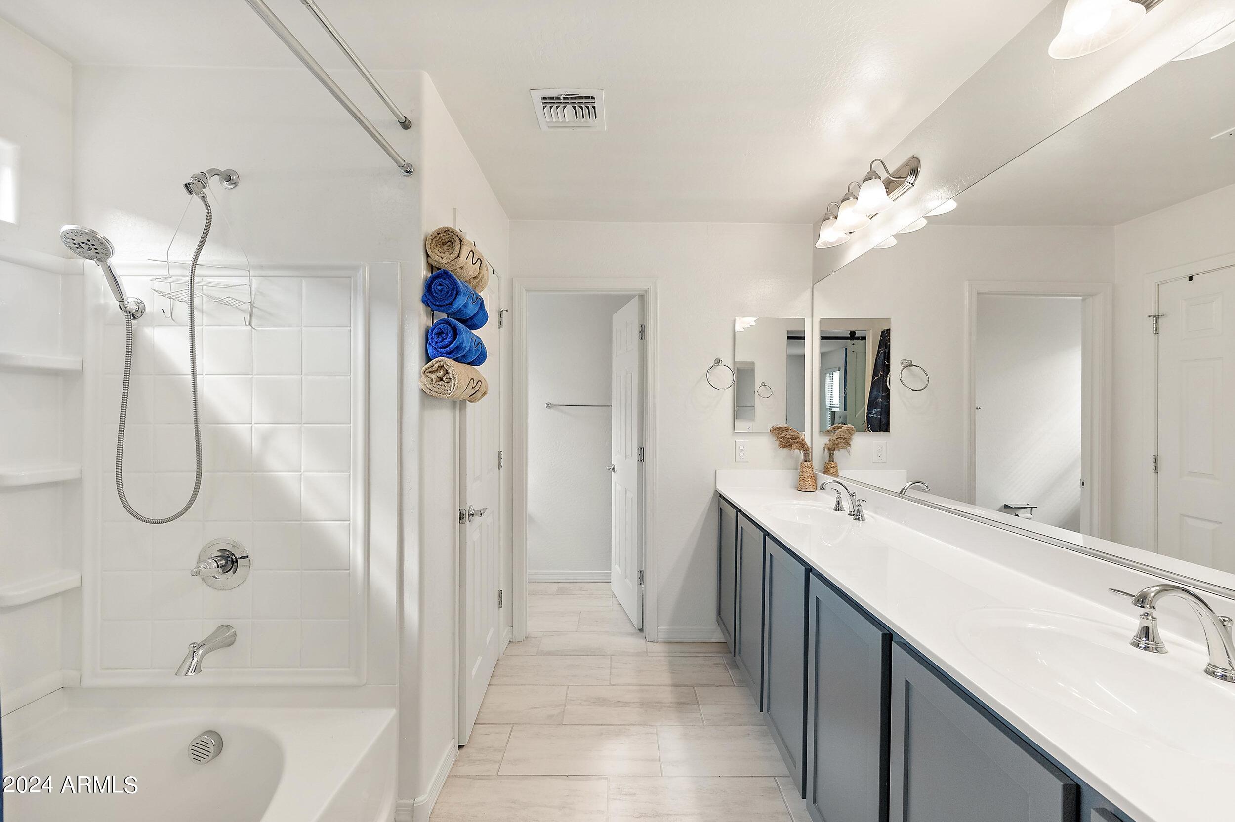 5807 W WARNER Street